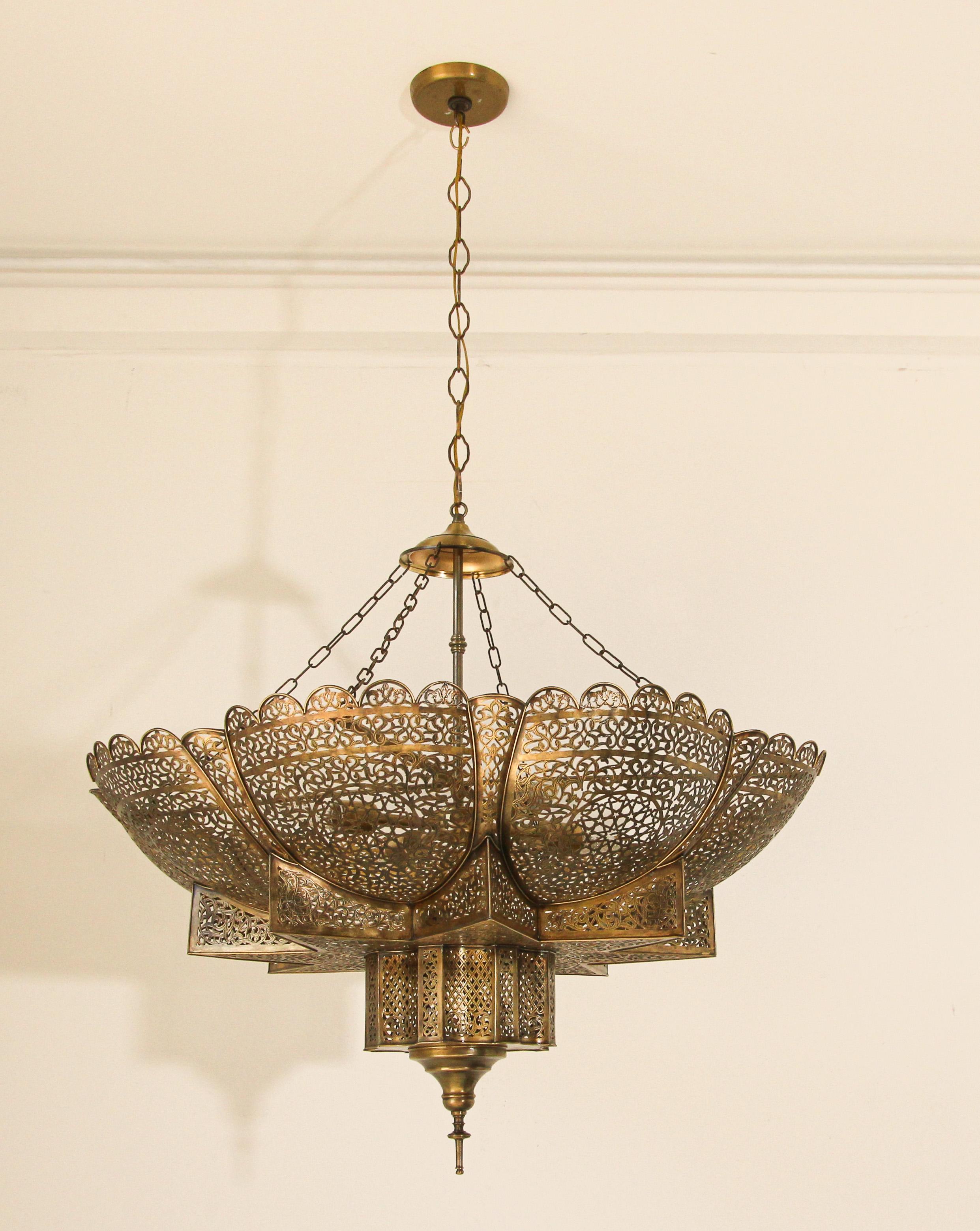 Moroccan Moorish Brass Alhambra Chandelier
Handcrafted Moroccan Moorish brass filigree chandelier.
This Harem Moroccan chandelier is made of brass and delicately handcrafted, hand-chase, hand-hammered and chiseled, the brass become a fine art