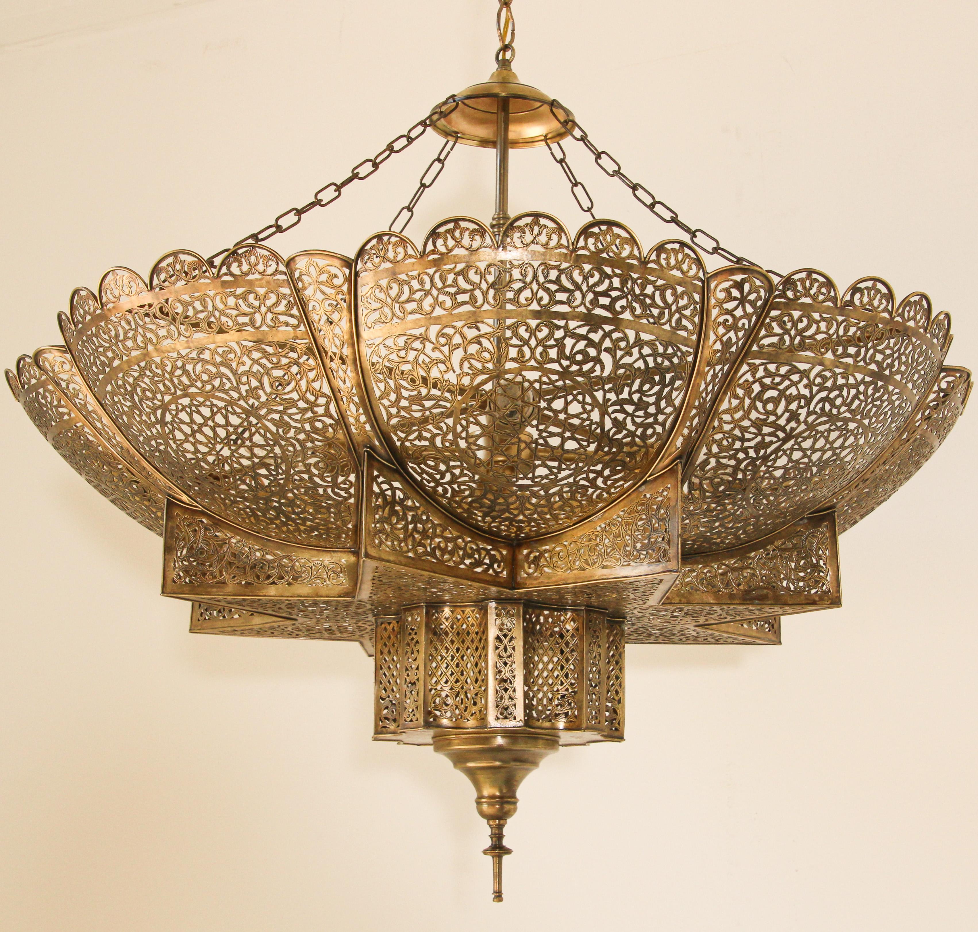 Moroccan Moorish Brass Alhambra Chandelier In Good Condition In North Hollywood, CA