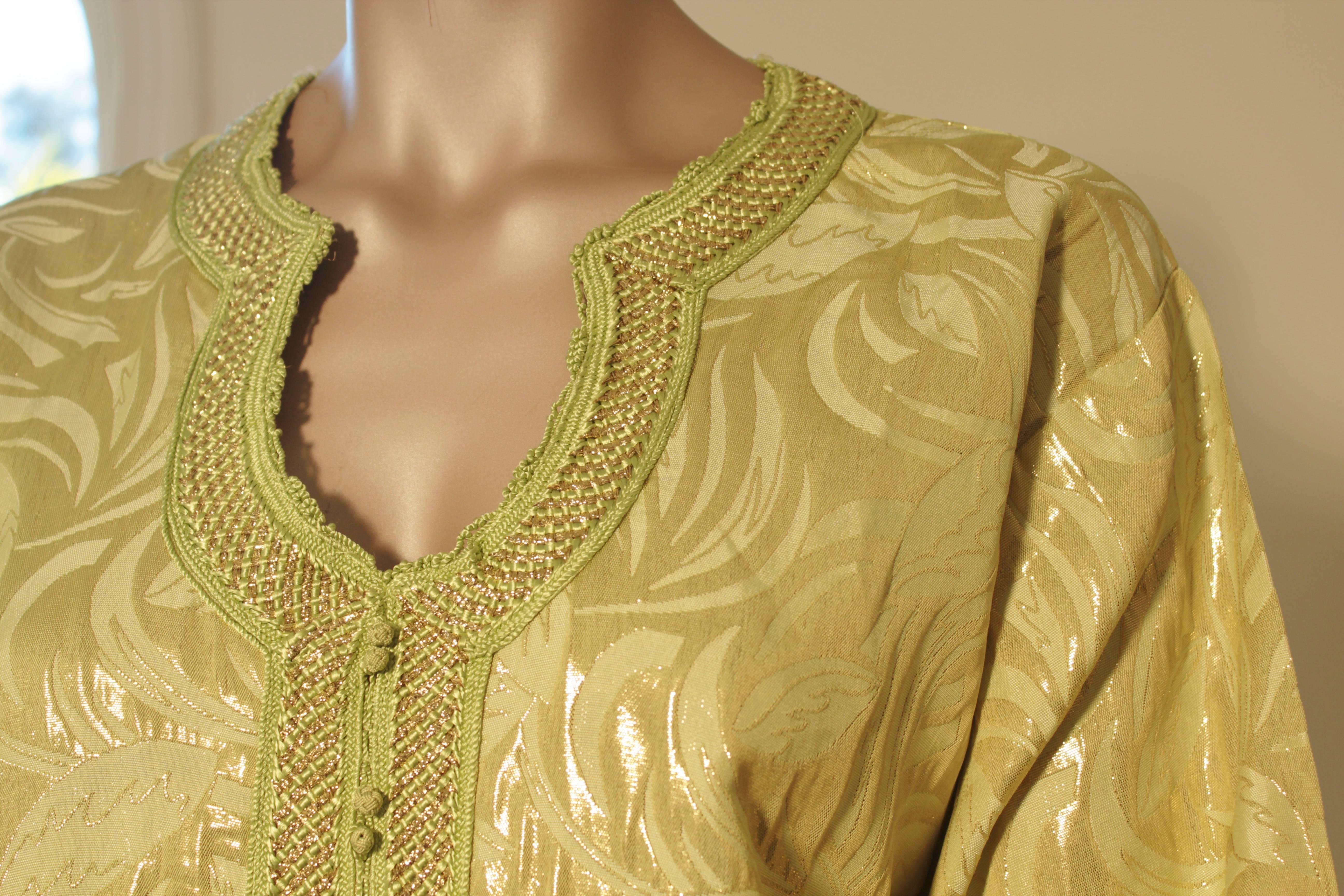 Robe caftan mauresque marocaine longue en brocart doré - Caftan - Taille M à L en vente 2