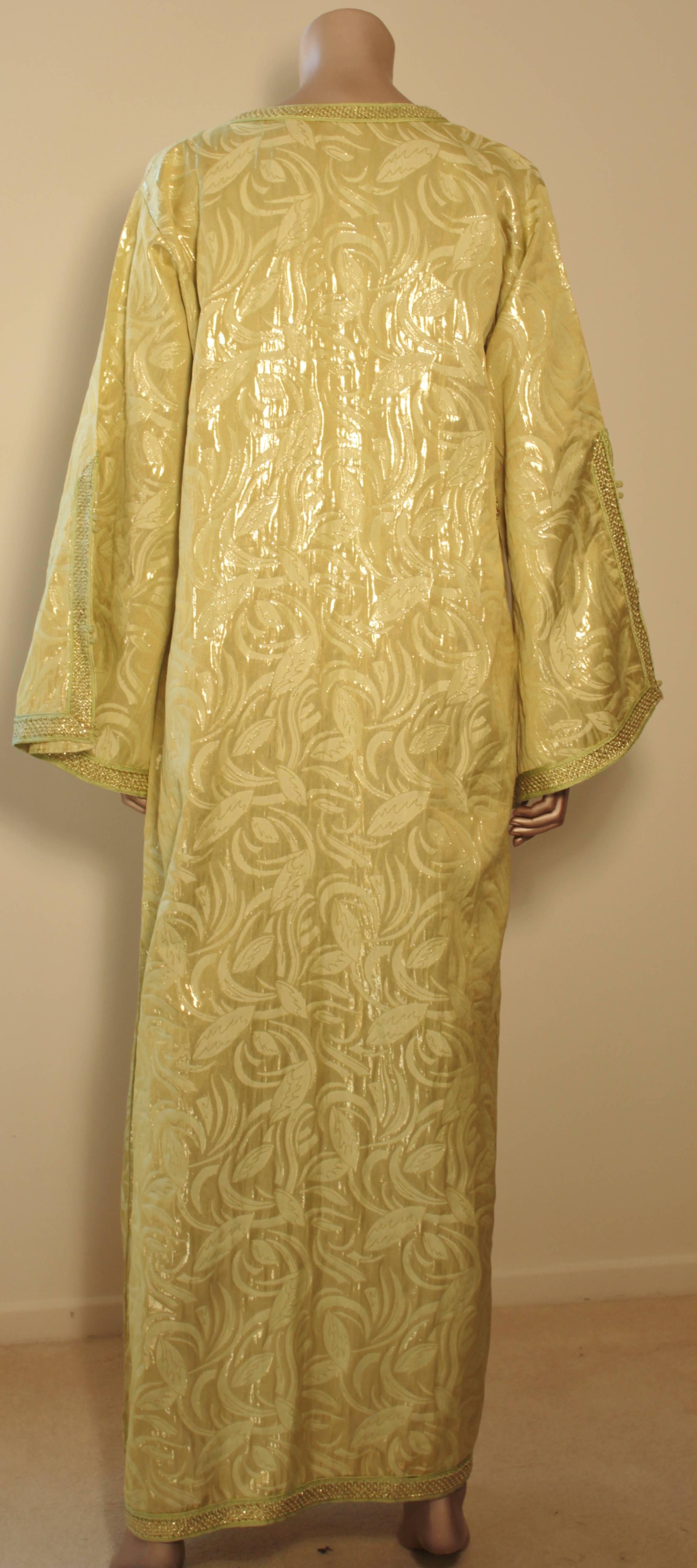 Robe caftan mauresque marocaine longue en brocart doré - Caftan - Taille M à L en vente 3