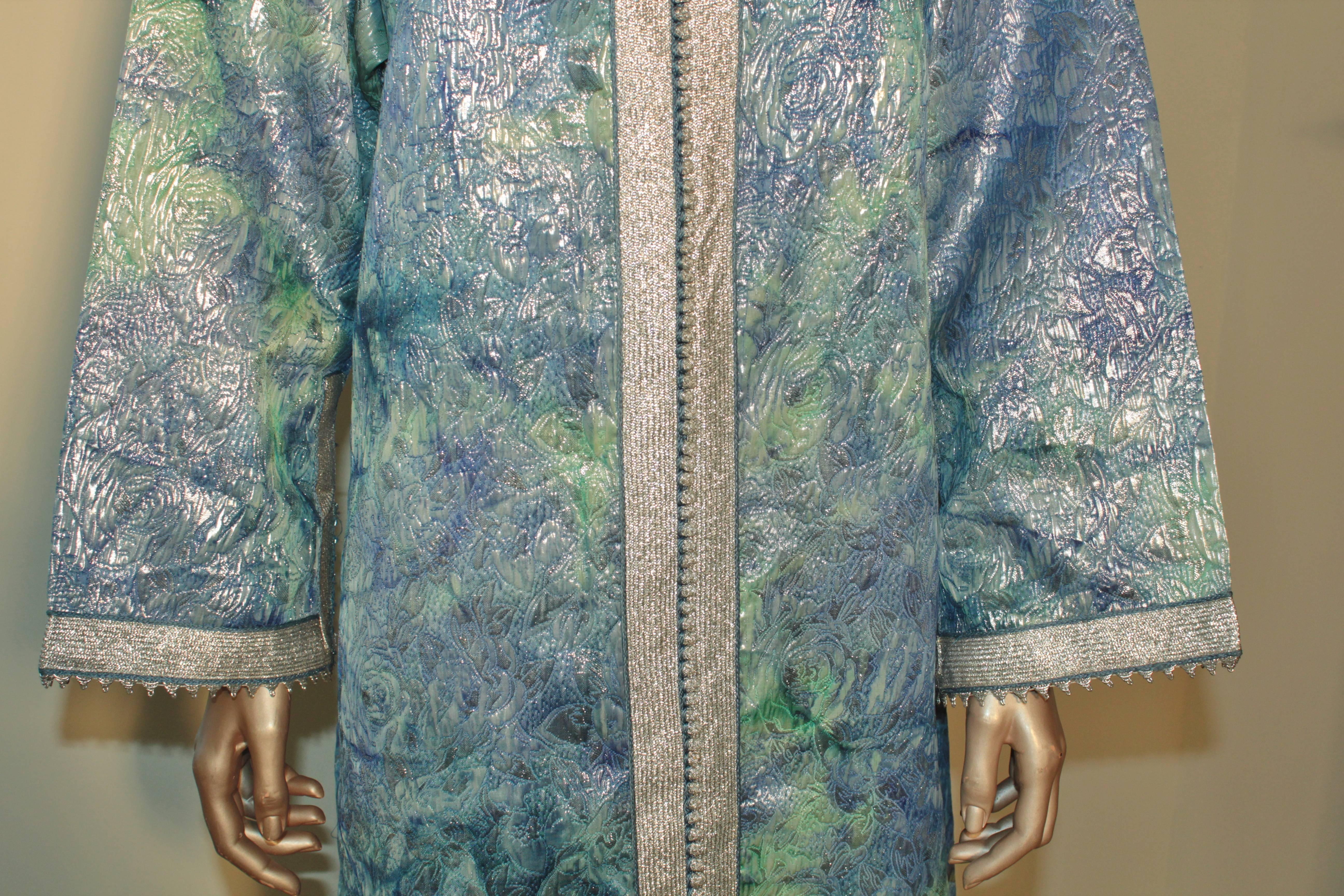 Gris Robe longue caftan mauresque marocaine en brocart bleu aigue-marine et argent, taille M L en vente