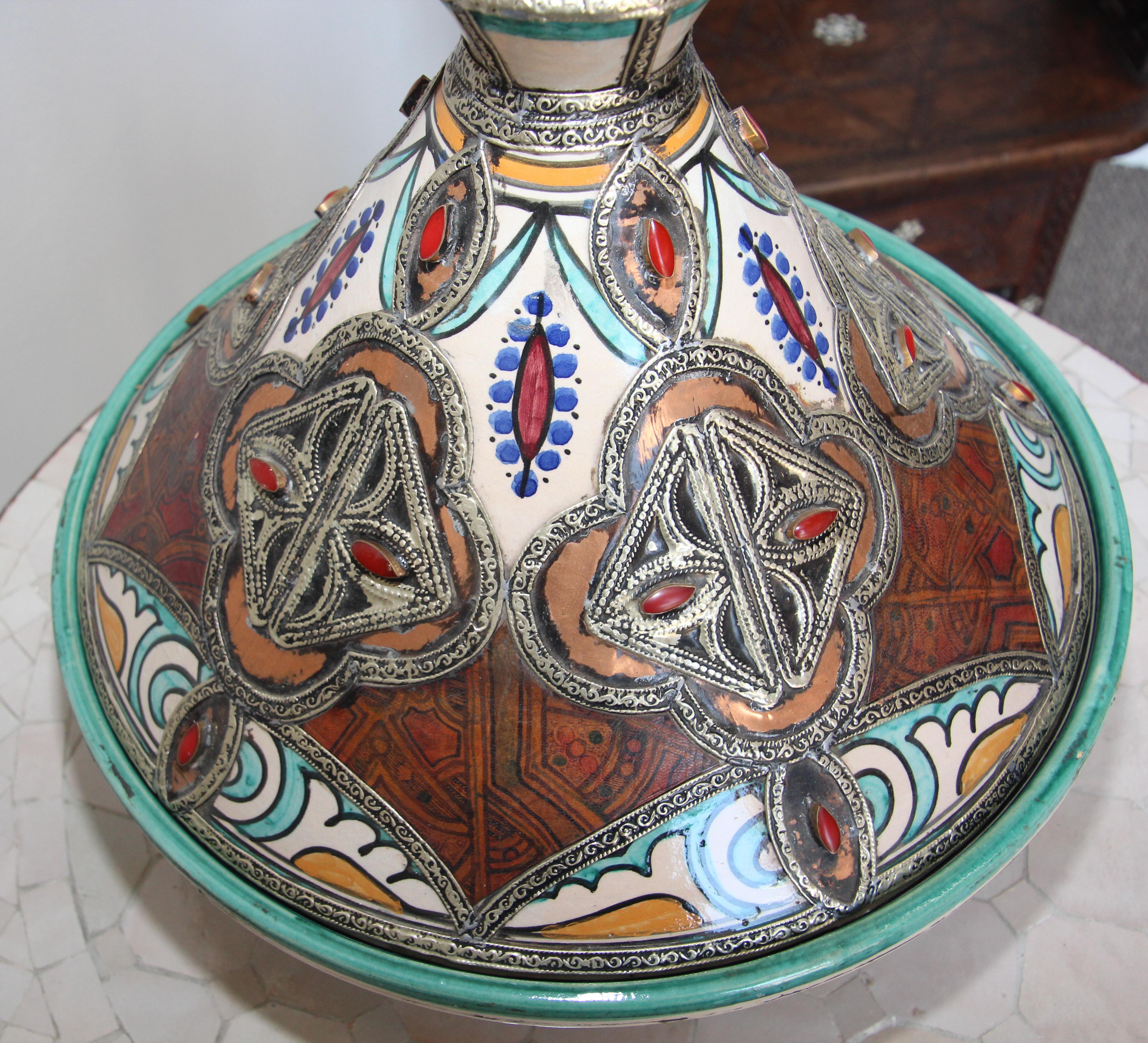Fait main Bol en céramique mauresque marocaine avec couvercle, Tajine de Fez en vente