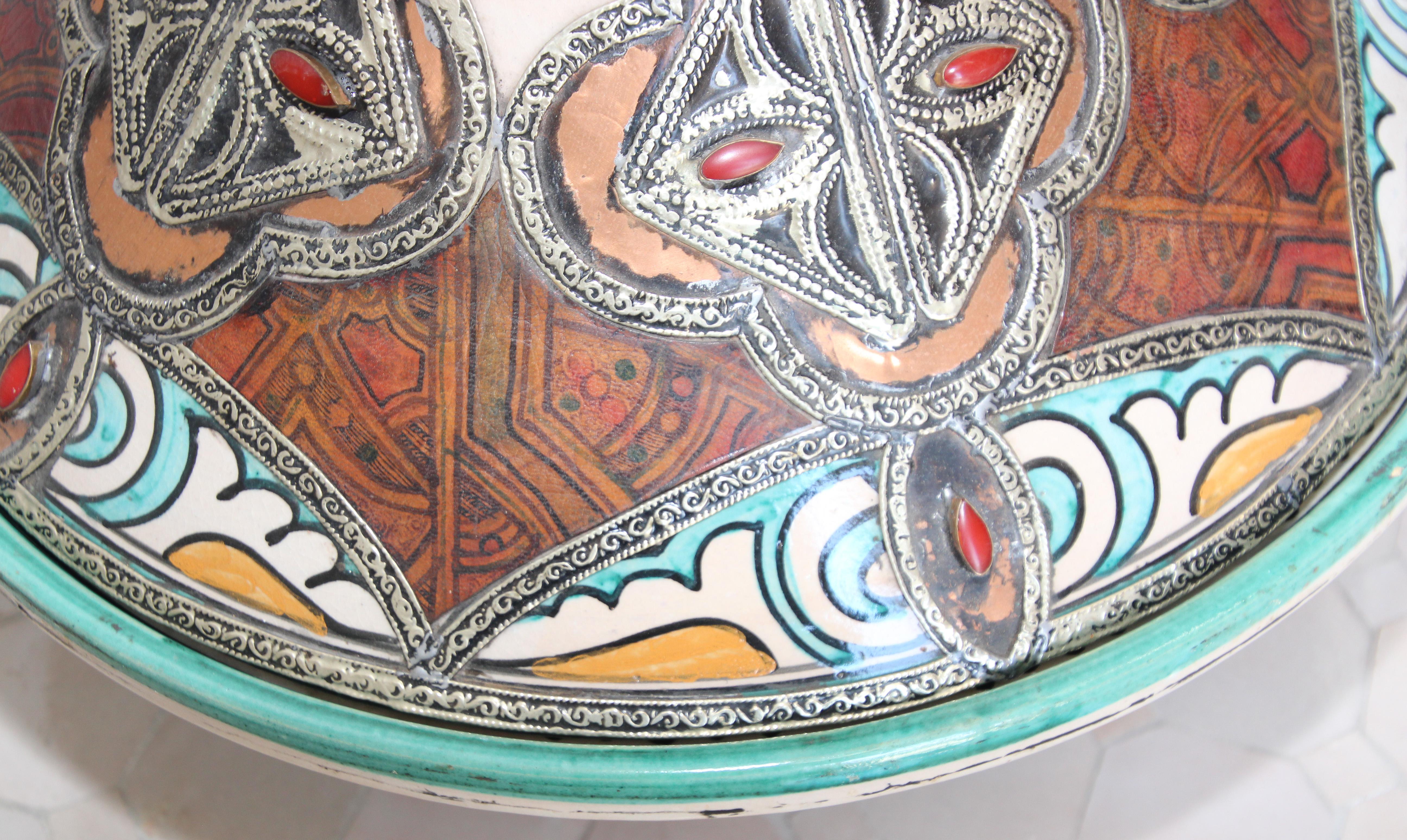 Moroccan Moorish Ceramic Bowl with Lid, Tajine from Fez For Sale 3