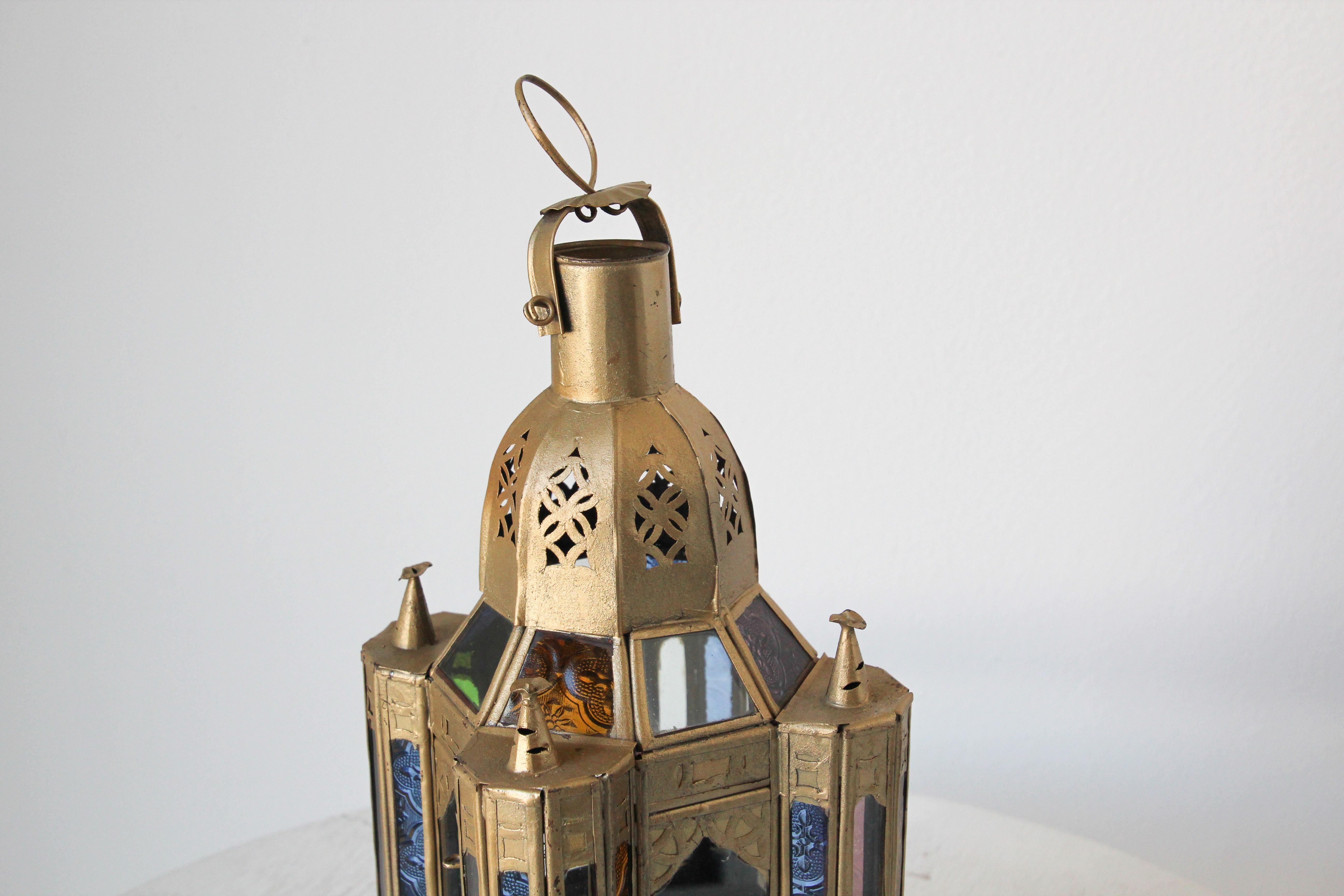 Moroccan Candle Lantern in Moorish Gilt Metal and Glass In Good Condition For Sale In North Hollywood, CA