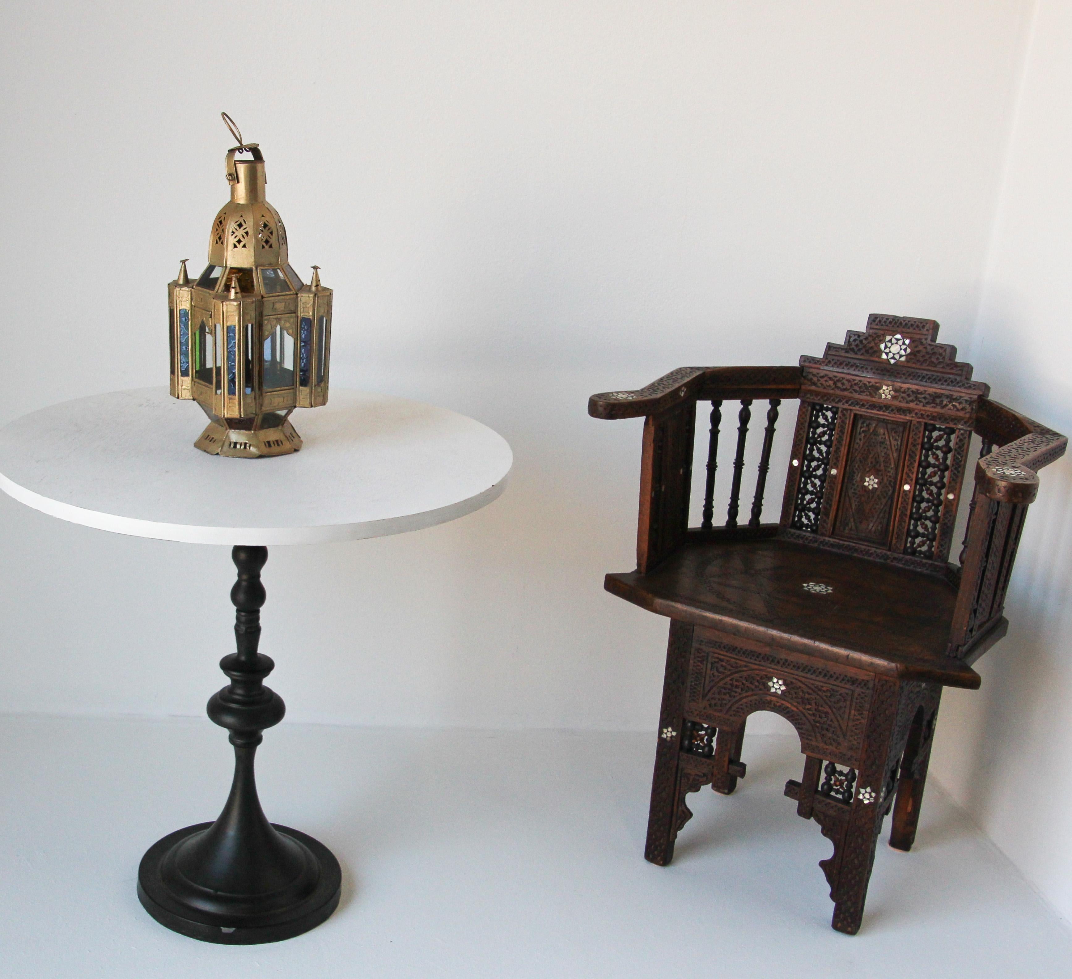 20ième siècle Lanterne de bougie marocaine en métal doré mauresque et verre en vente