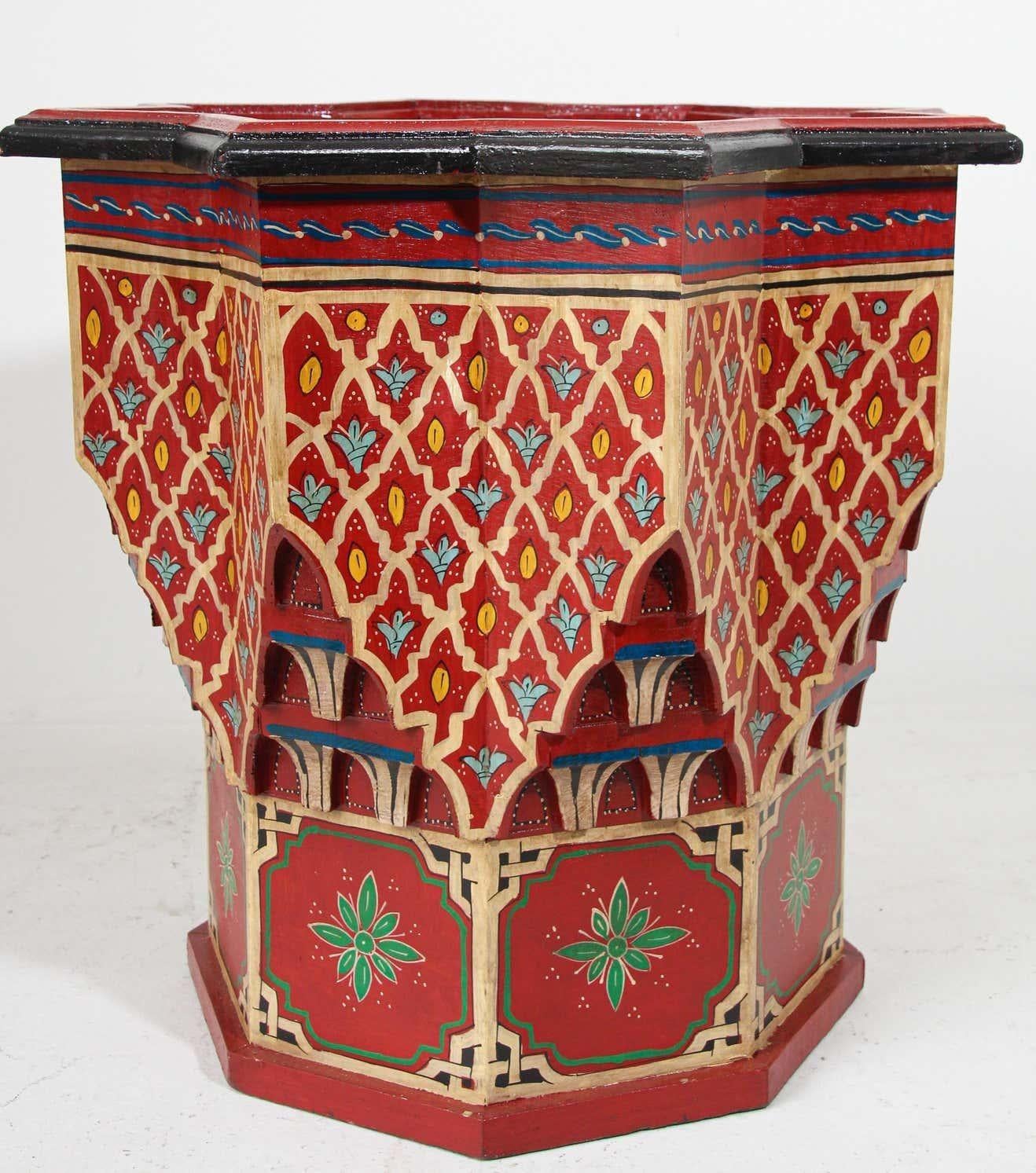Table d'appoint mauresque marocaine peinte à la main en bois rouge en vente 3