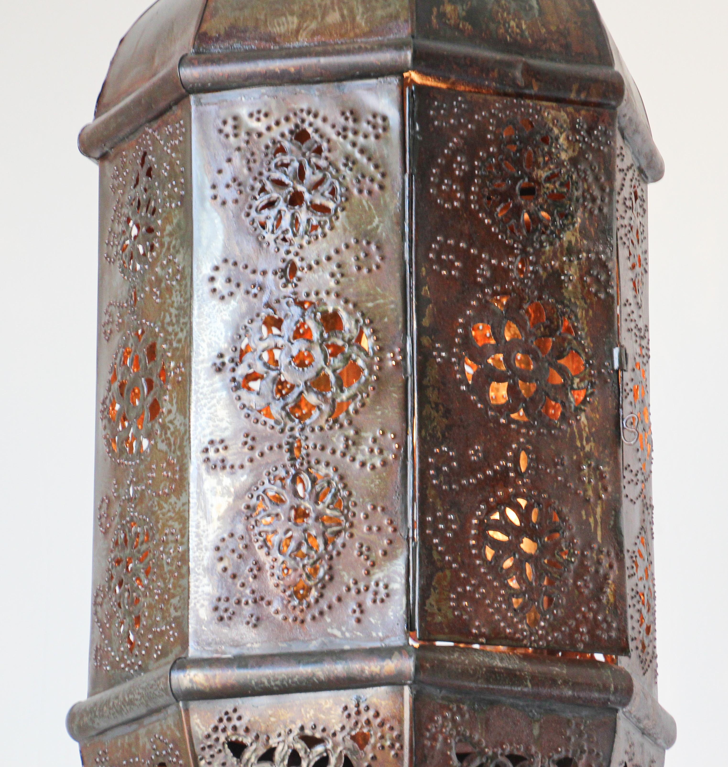 Mauresque Lampe à suspension marocaine en métal fabriquée à la main, style mauresque en vente