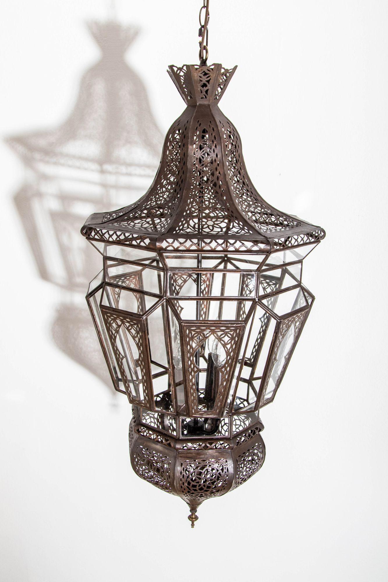 Moroccan Moorish Large Hanging Light Fixture in vendita 3