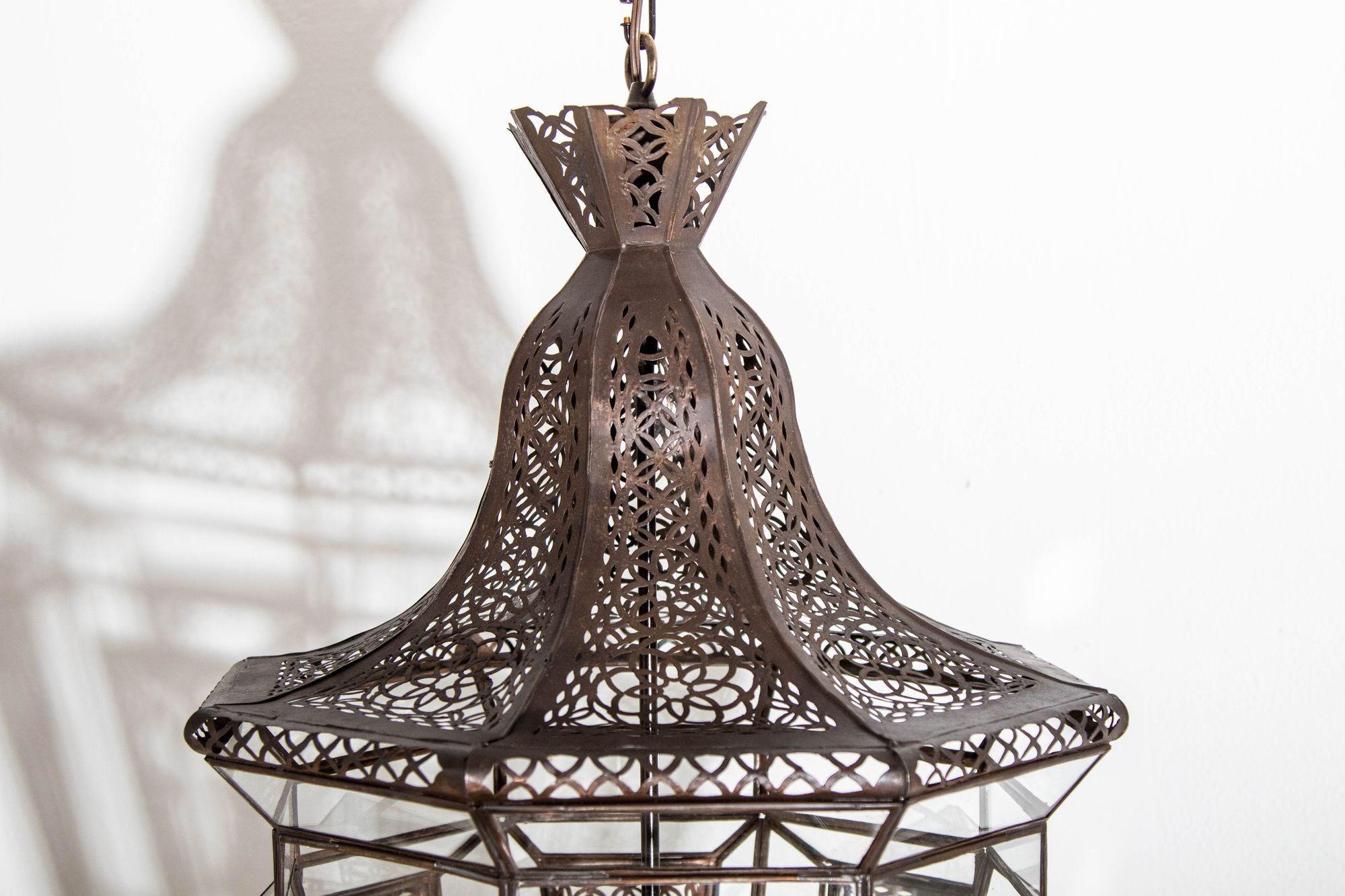 Moroccan Moorish Large Hanging Light Fixture in vendita 5