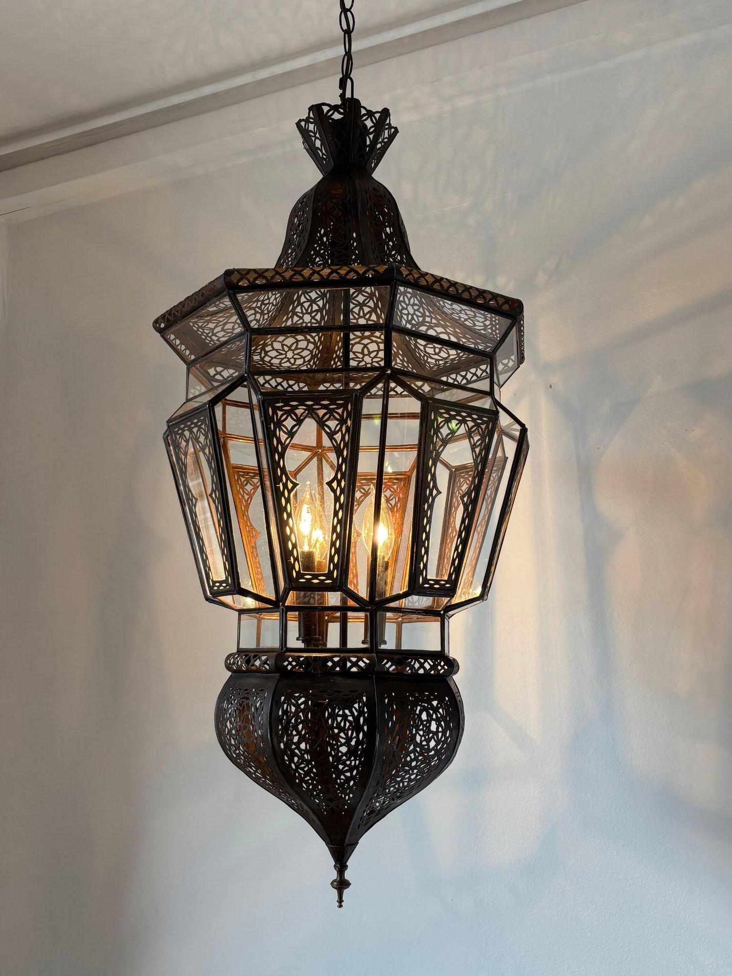 Moroccan Moorish Large Hanging Light Fixture in vendita 7