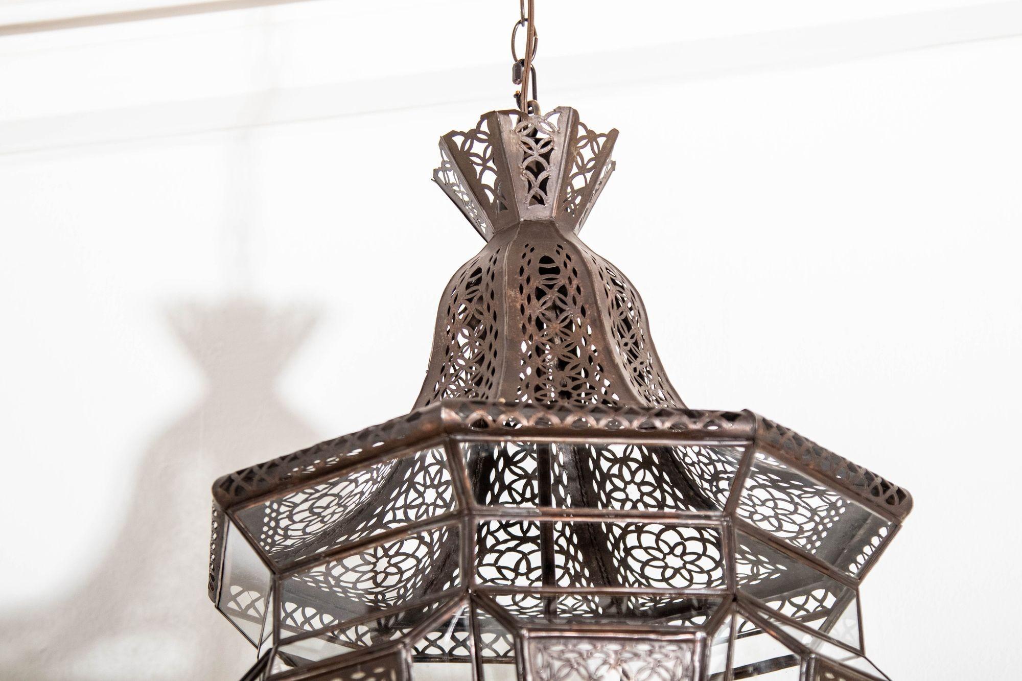 Moroccan Moorish Large Hanging Light Fixture in vendita 1
