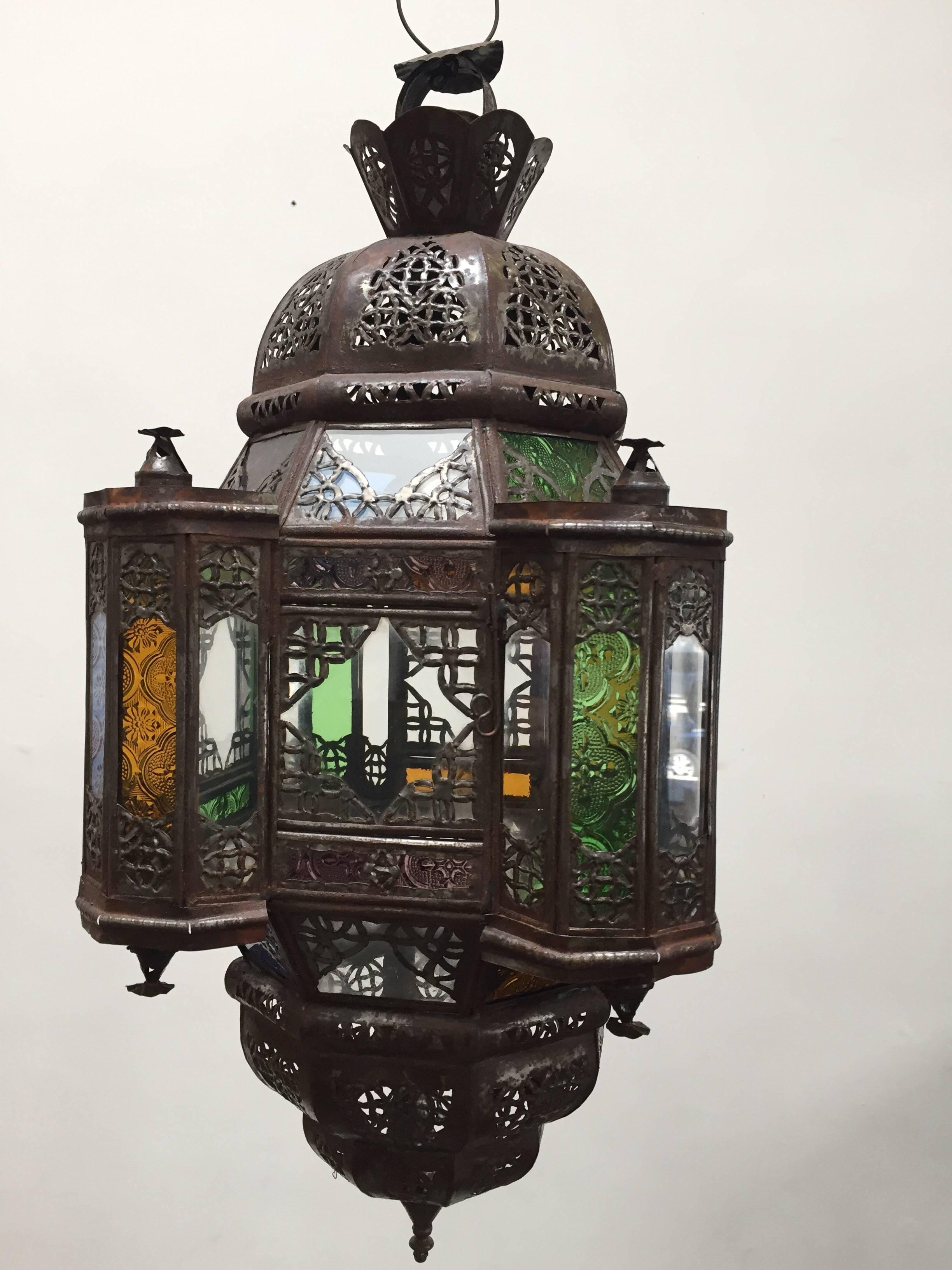 Farol Morisco Marroquí de Metal con Cristal Transparente y de Color en venta 3
