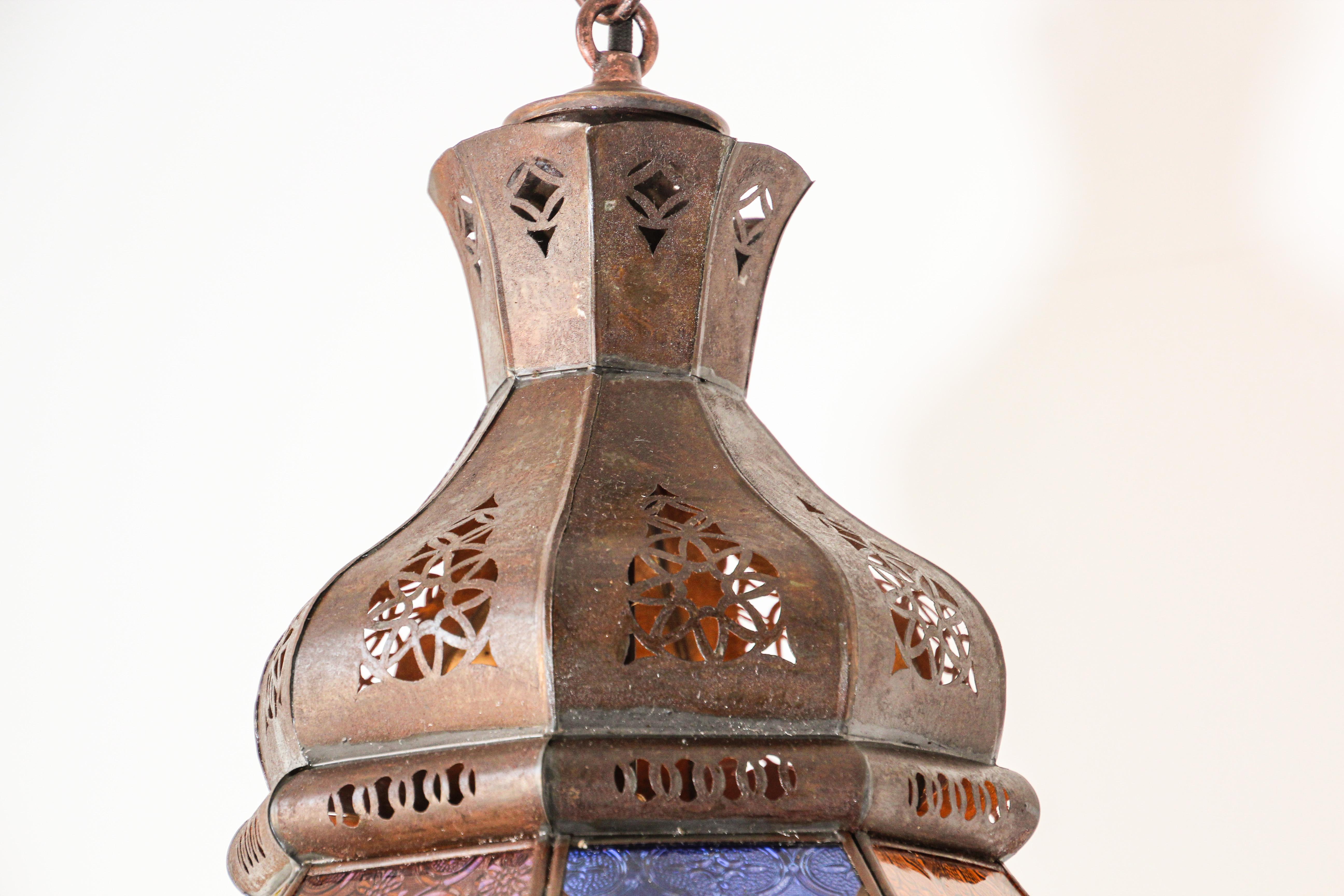 Marocain Luminaire marocain en métal mauresque avec verre teinté