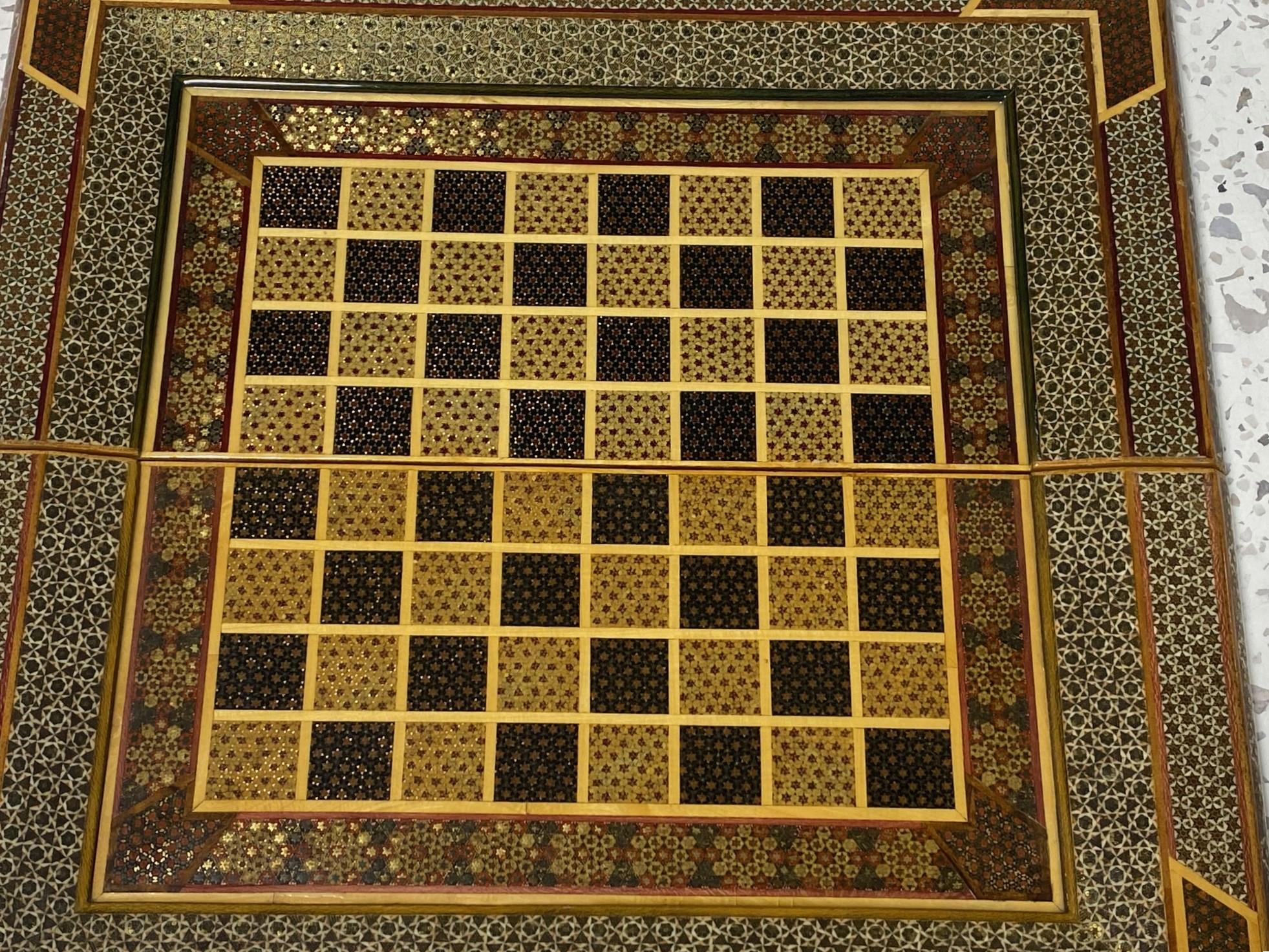 Marokkanische maurische Nahost Intarsien Mikro Mosaik Backgammon und Schachbrett (Maurisch) im Angebot