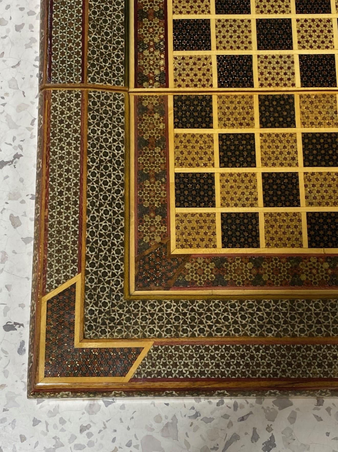 Marokkanische maurische Nahost Intarsien Mikro Mosaik Backgammon und Schachbrett im Zustand „Gut“ im Angebot in Studio City, CA