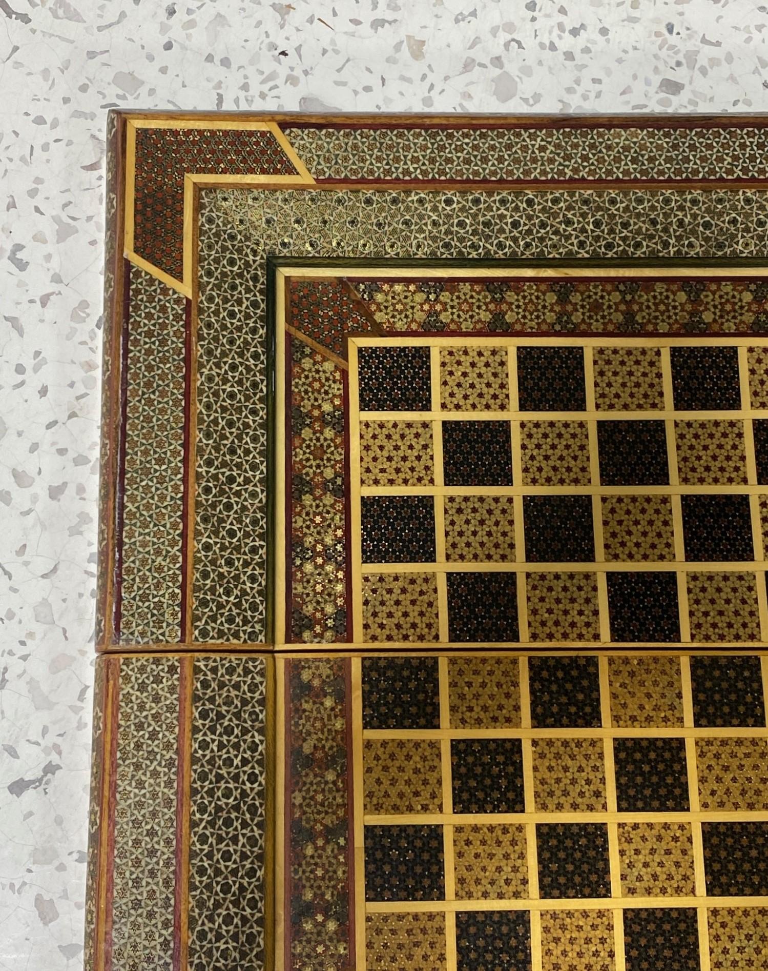 Marokkanische maurische Nahost Intarsien Mikro Mosaik Backgammon und Schachbrett (20. Jahrhundert) im Angebot
