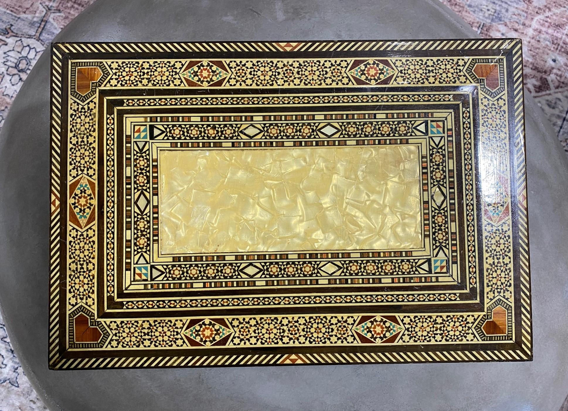 Moroccan Moorish Middle Eastern Large Inlaid Wood Micro Mosaic Jewelry Box In Good Condition For Sale In Studio City, CA