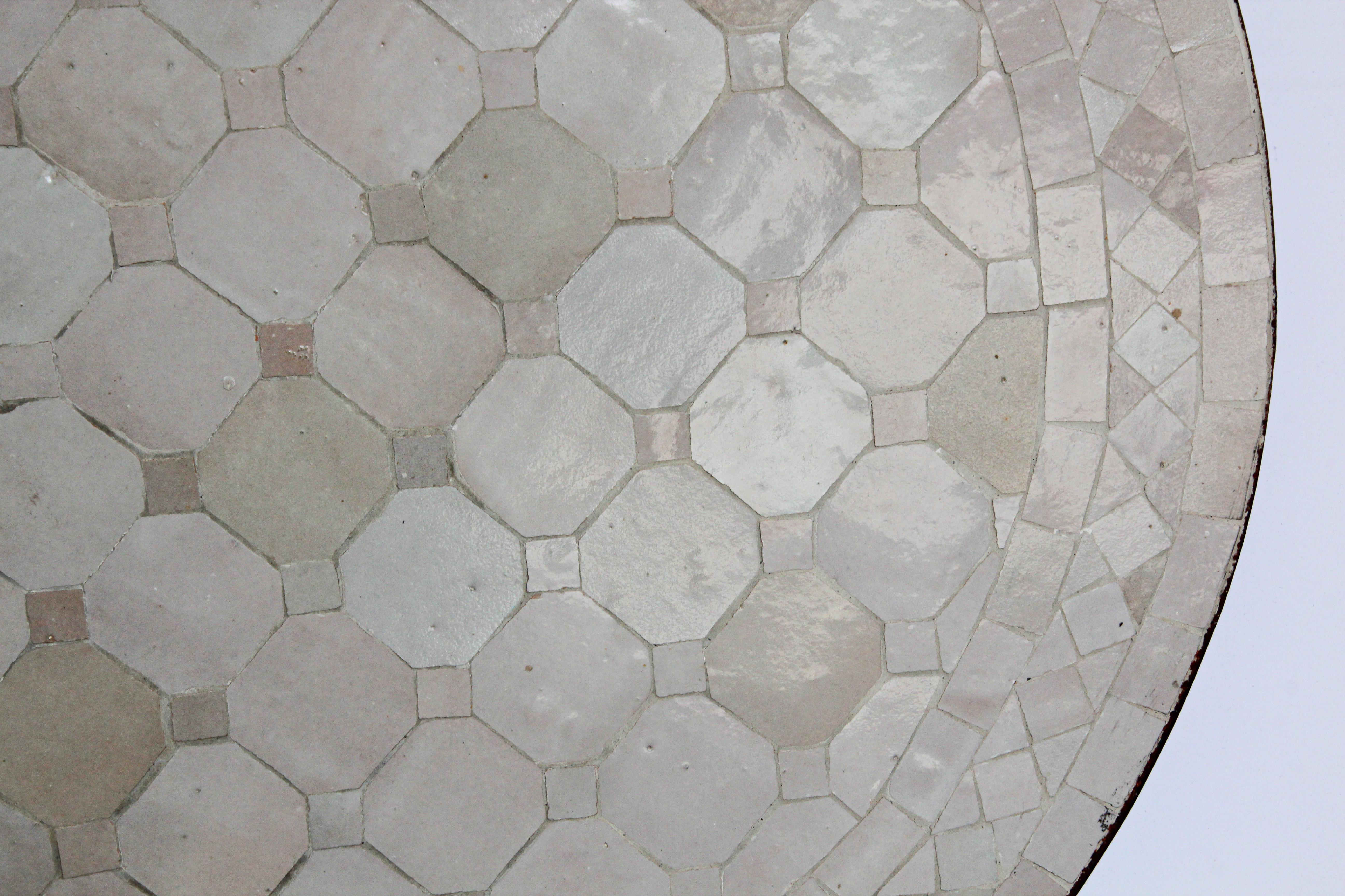 Table d'appoint marocaine en mosaïque mauresque de couleur ivoire-blanc 8