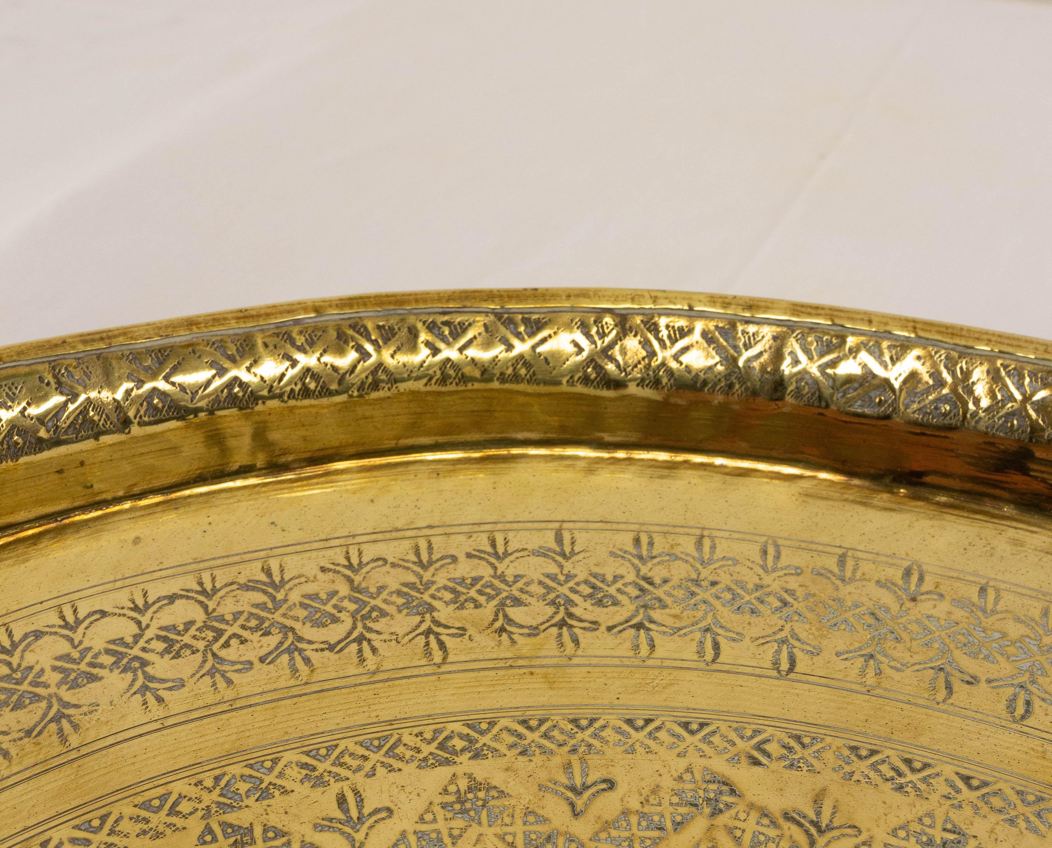 Marokkanisches maurisches Tablett aus poliertem Kupfer, frühes 20. Jahrhundert (Poliert) im Angebot
