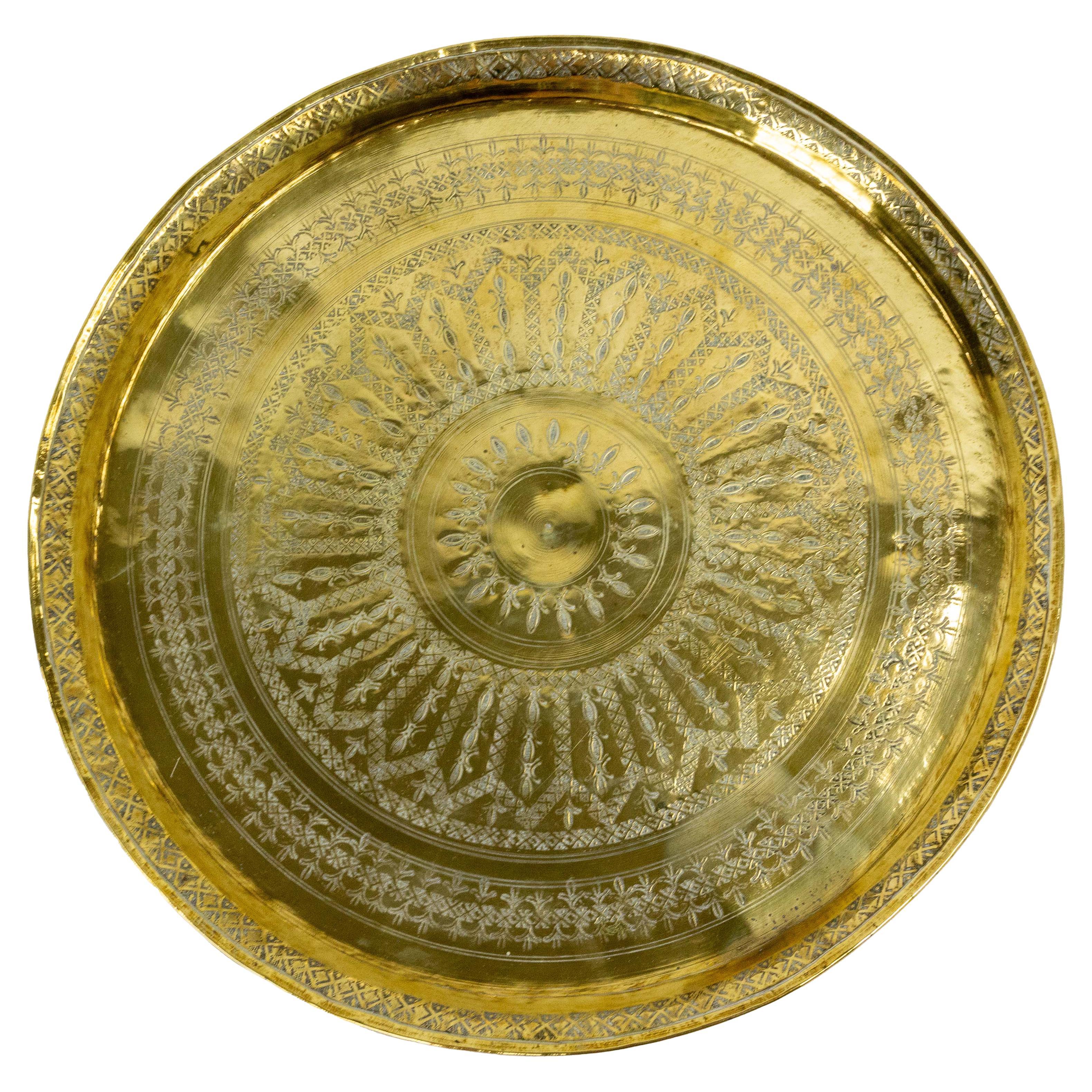 Marokkanisches maurisches Tablett aus poliertem Kupfer, frühes 20. Jahrhundert im Angebot