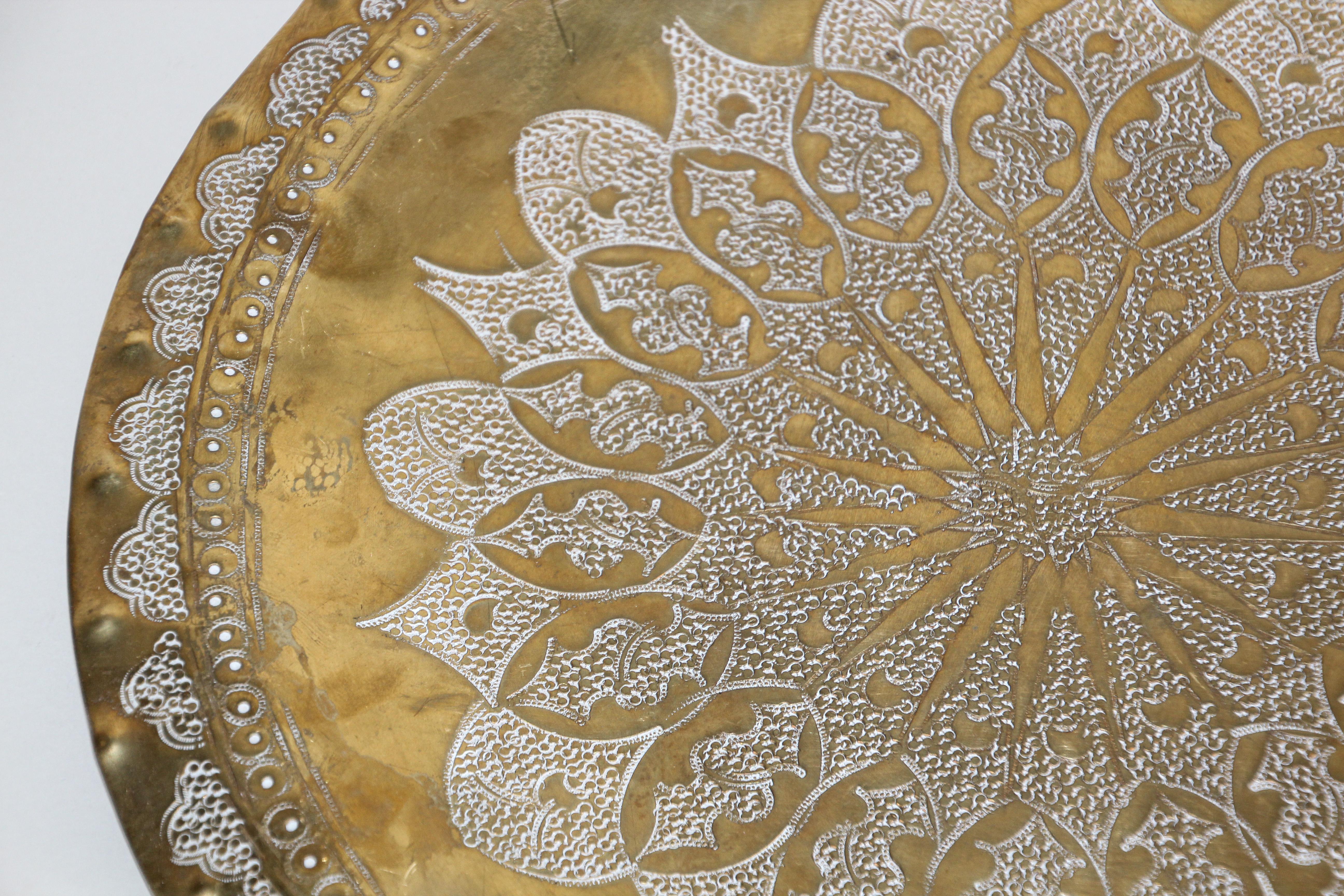 Moroccan Moorish Round Decorative Brass Tray In Good Condition In North Hollywood, CA