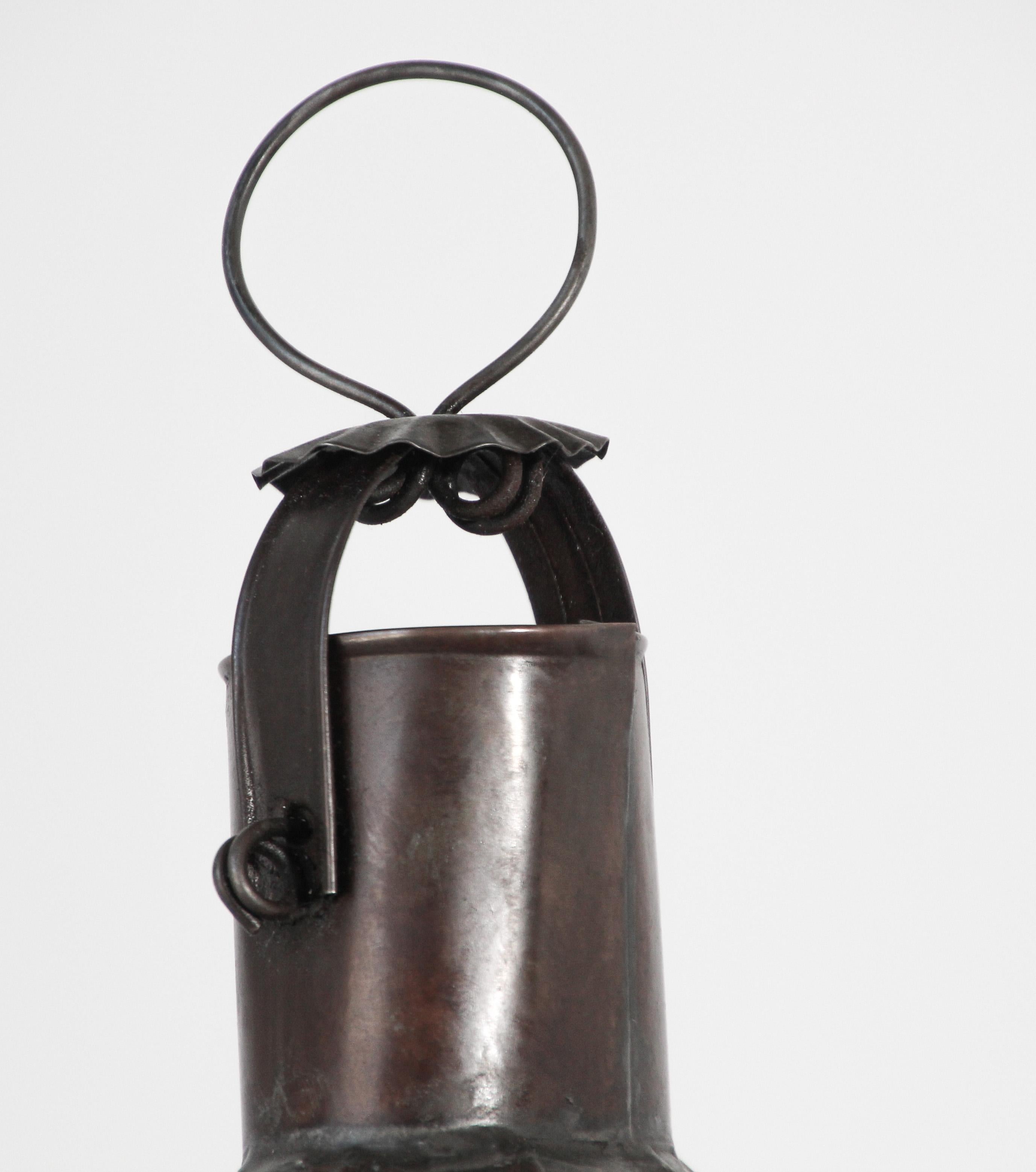 Lanterne de bougie mauresque marocaine carrée en tôle et verre transparent en vente 8