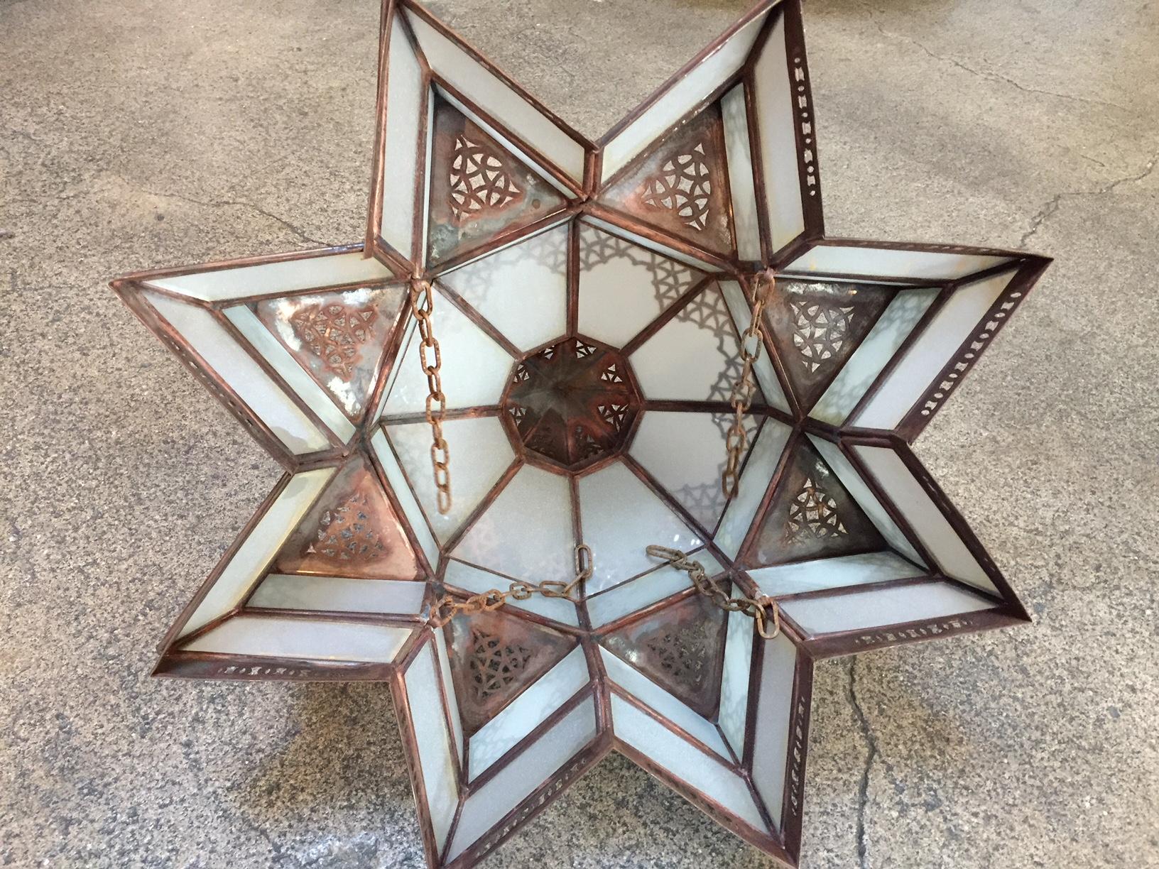 Abat-jour de lanterne marocaine en verre dépoli en forme d'étoile en vente 3