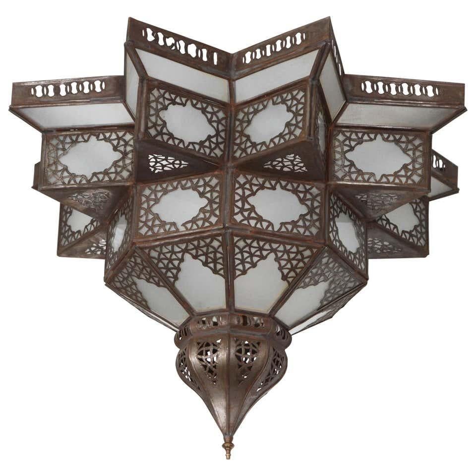 Marocain Abat-jour de lanterne marocaine en verre dépoli en forme d'étoile en vente