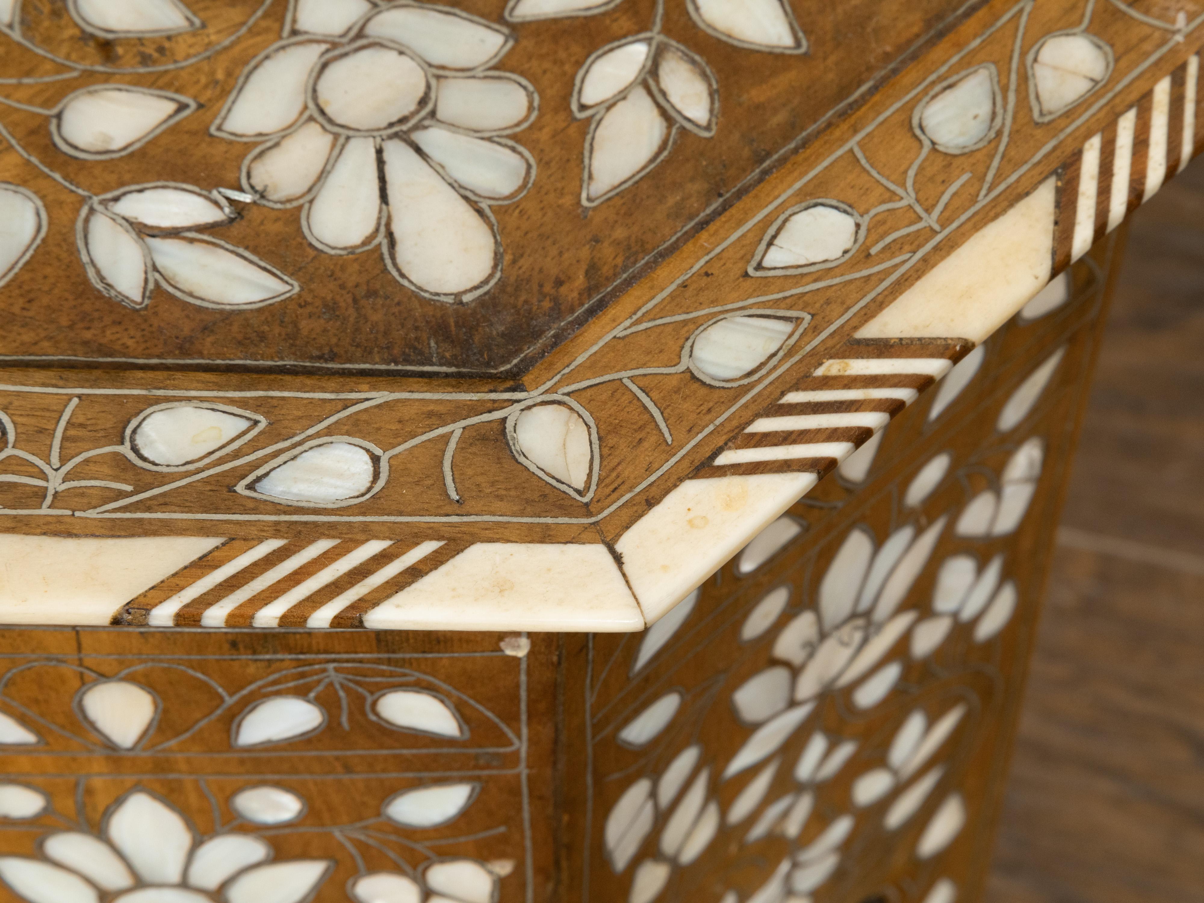 Moroccan Moorish Style 1920s Table with Octagonal Top and Mother of Pearl Inlay 6