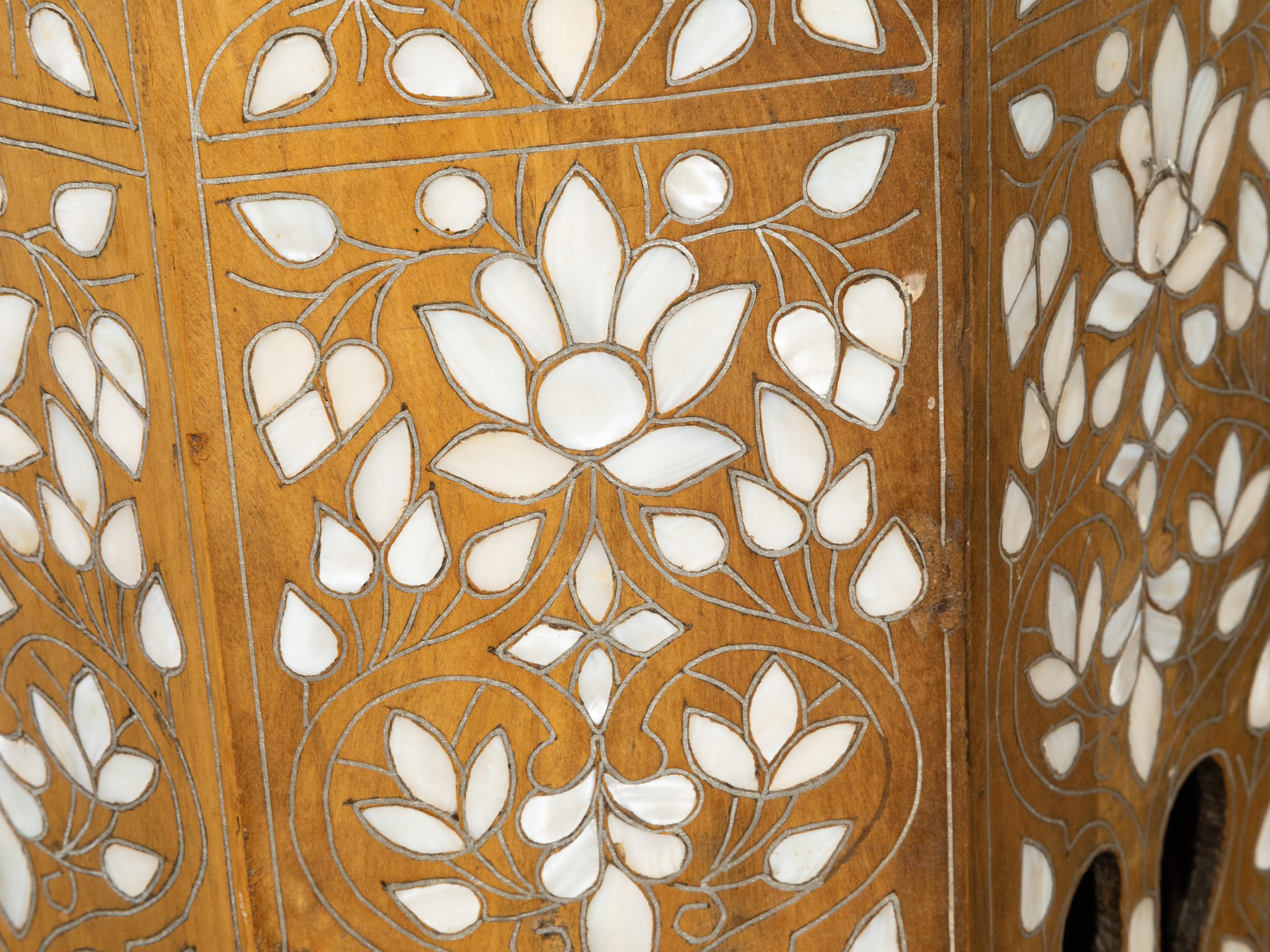 Moroccan Moorish Style 1920s Table with Octagonal Top and Mother of Pearl Inlay 3