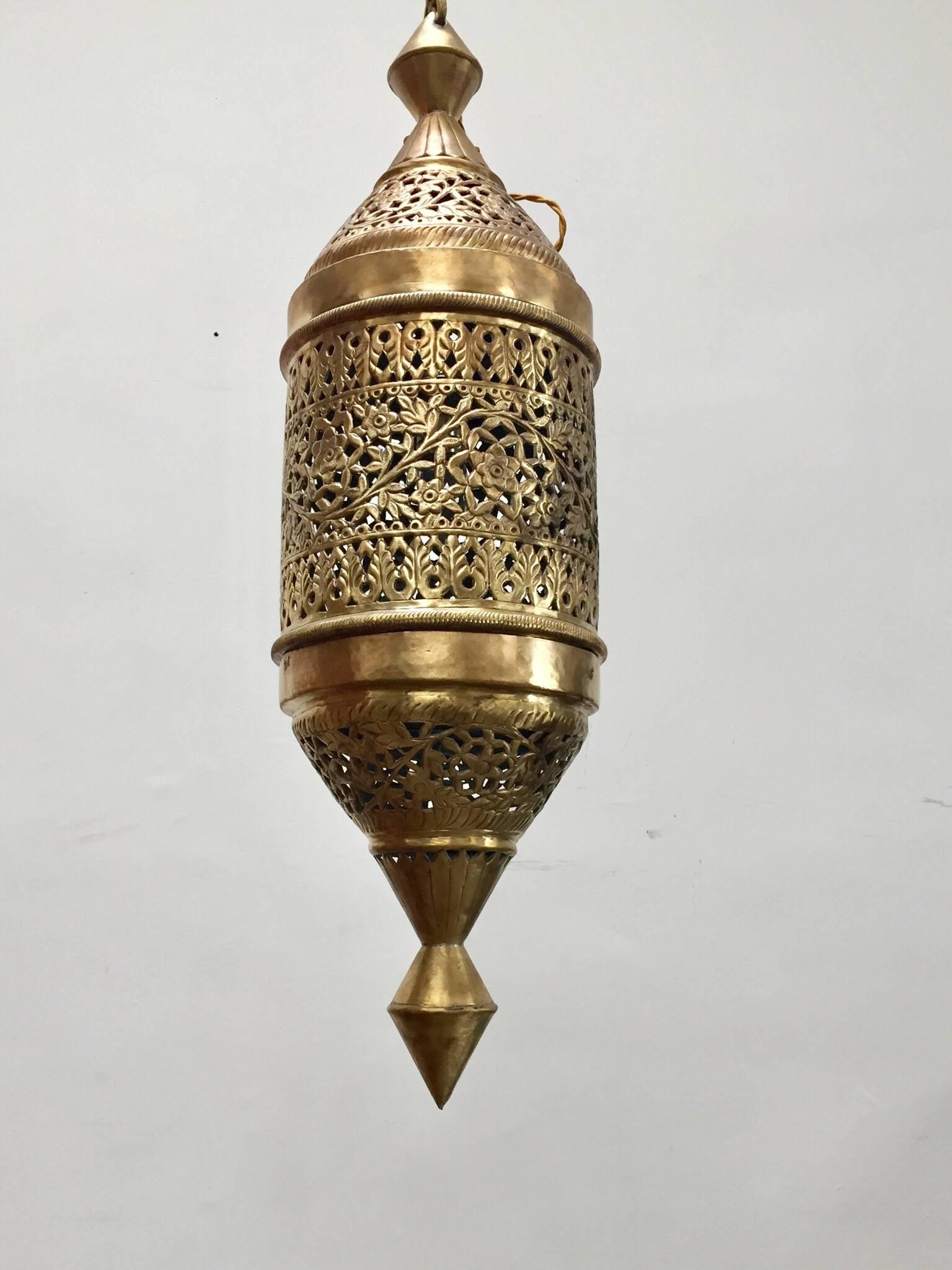 Moroccan Moorish brass polished handcrafted pendulum shaped pendant light fixture. 
The pendant is constructed from solid brass embellished with hand-hammered and chased filigree and hand pierced into floral and geometric motifs.
Handcrafted in
