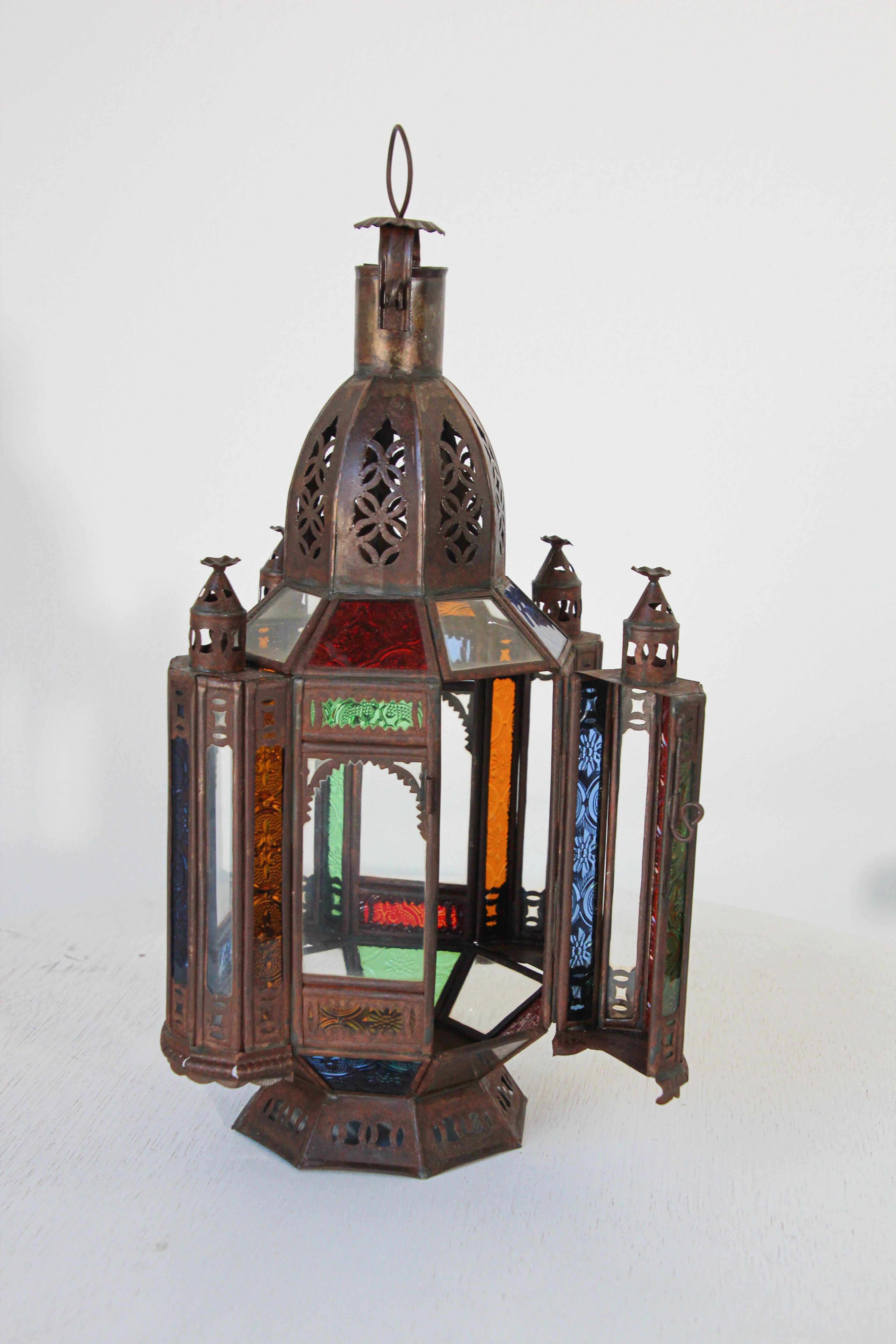 Lanterne de bougie marocaine en tôle et verre de style mauresque en vente 4