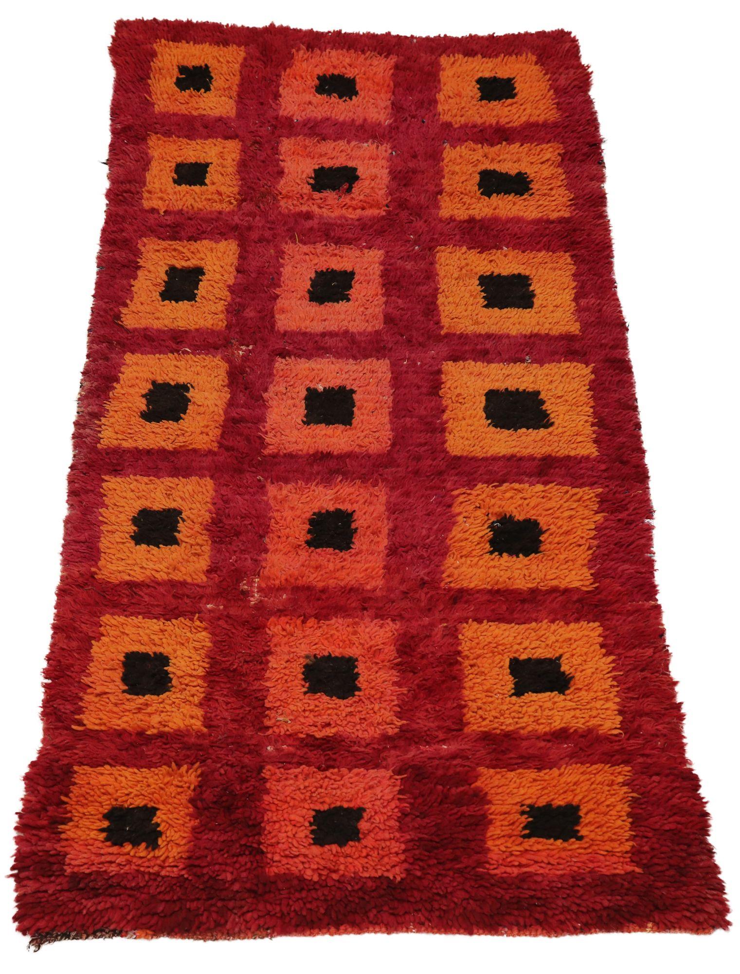 Scopri l'eleganza dei tappeti marocchini di CIRCA 1990. Progettato con lana e arancio, questo design esclusivo è perfetto per valorizzare il tuo spazio.