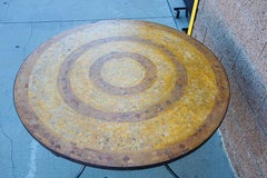 Table marocaine en mosaïque incrustée de pierres pour l'intérieur ou l'extérieur