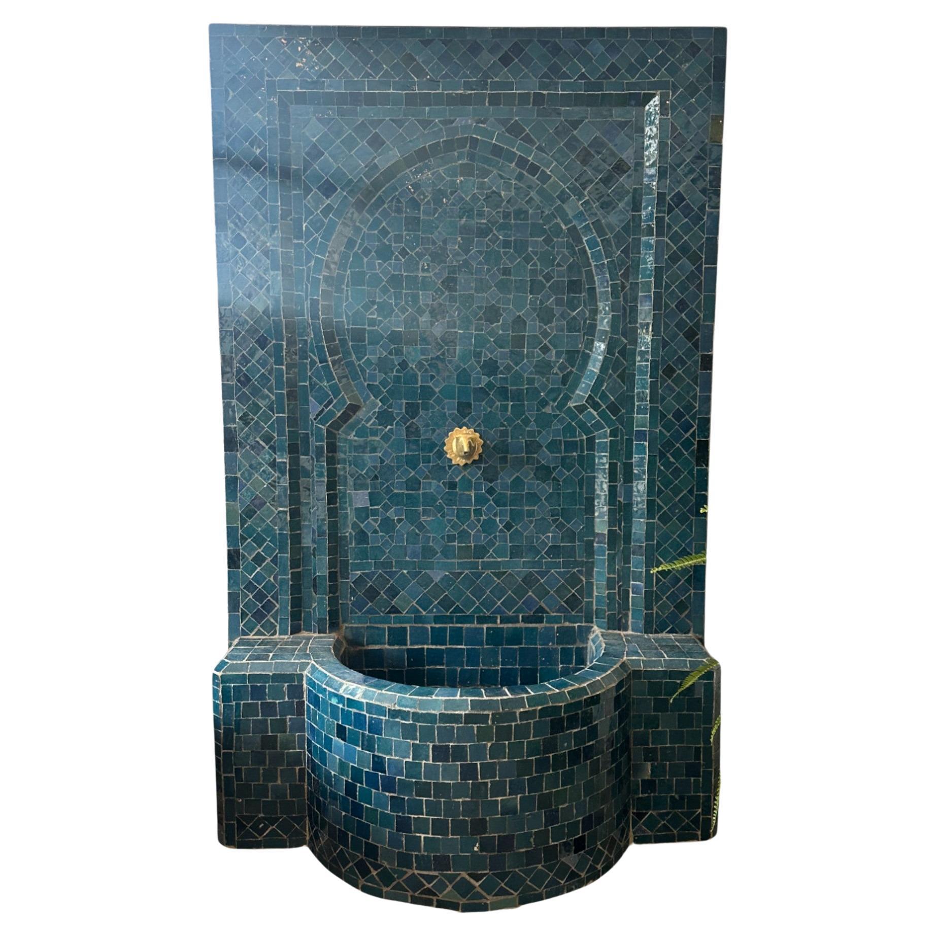 Fuente de agua de mosaico marroquí
