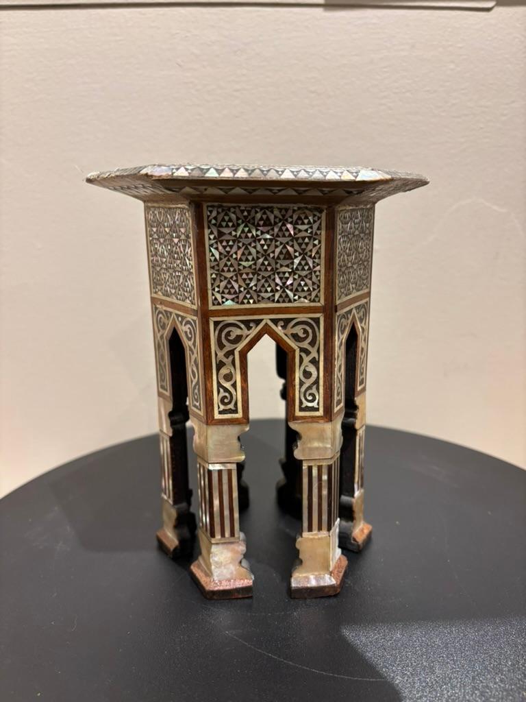 Hexágono marroquí con incrustaciones de nácar, Modelo en miniatura, Siglo XIX en venta 12