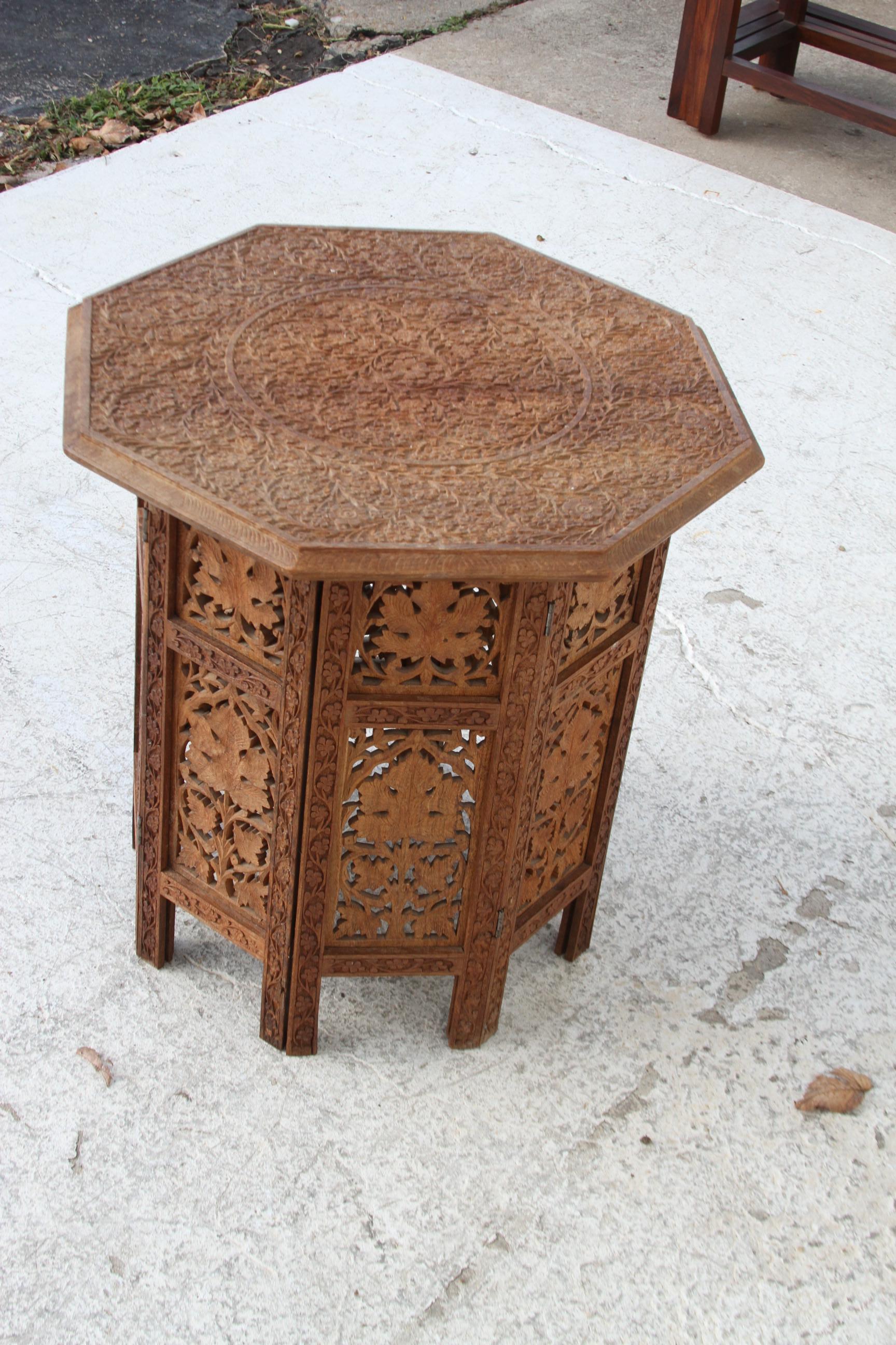 Moroccan Octagon Shaped Pierced Wood Table In Good Condition For Sale In Pasadena, TX