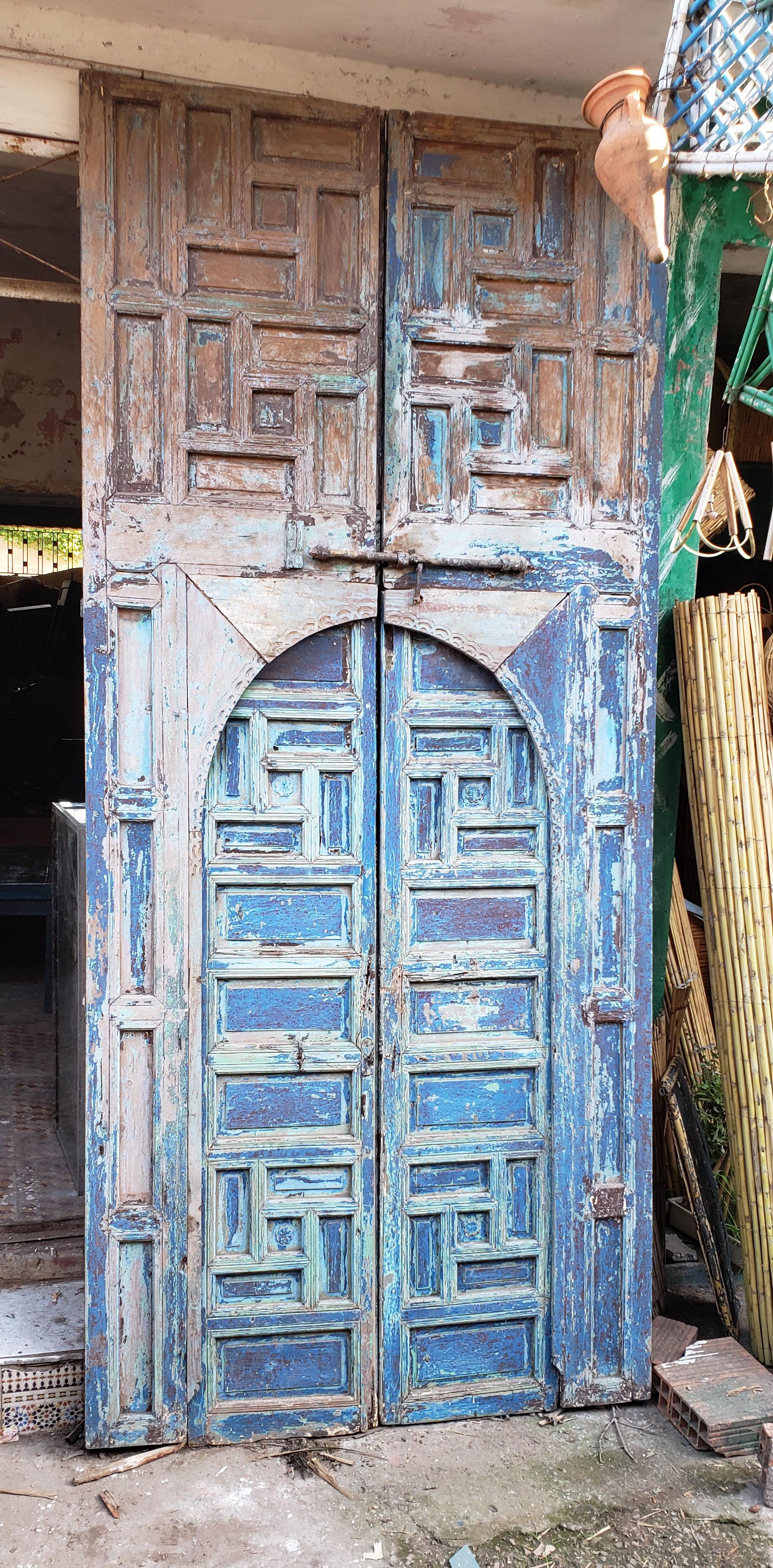 The Giant Gentle, as it's called.
Very old double panel Moroccan hand painted double door measuring approximately 118