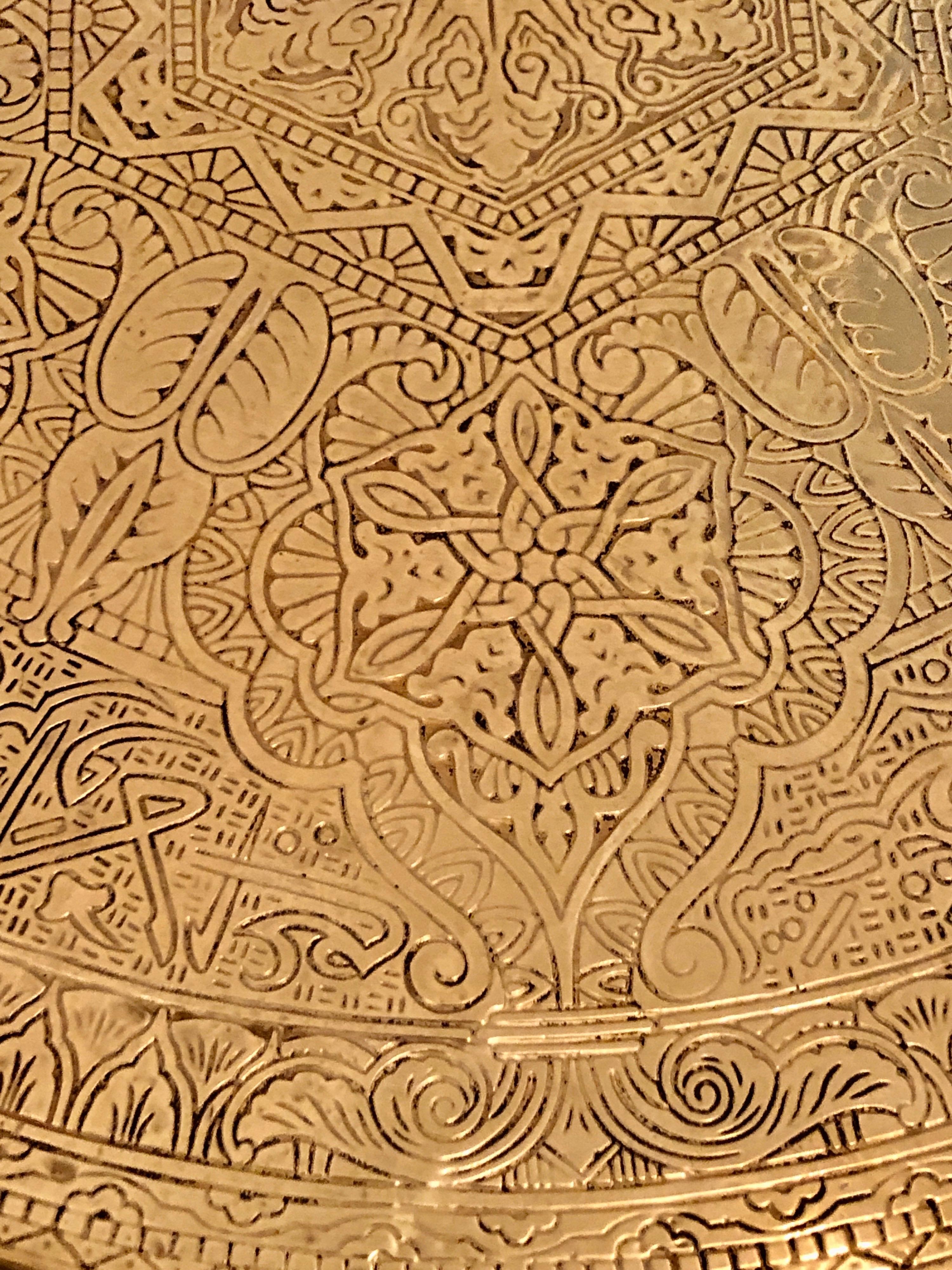 Dessous de table mauresque orientaliste marocain en laiton poli, circa 1920 en vente 6