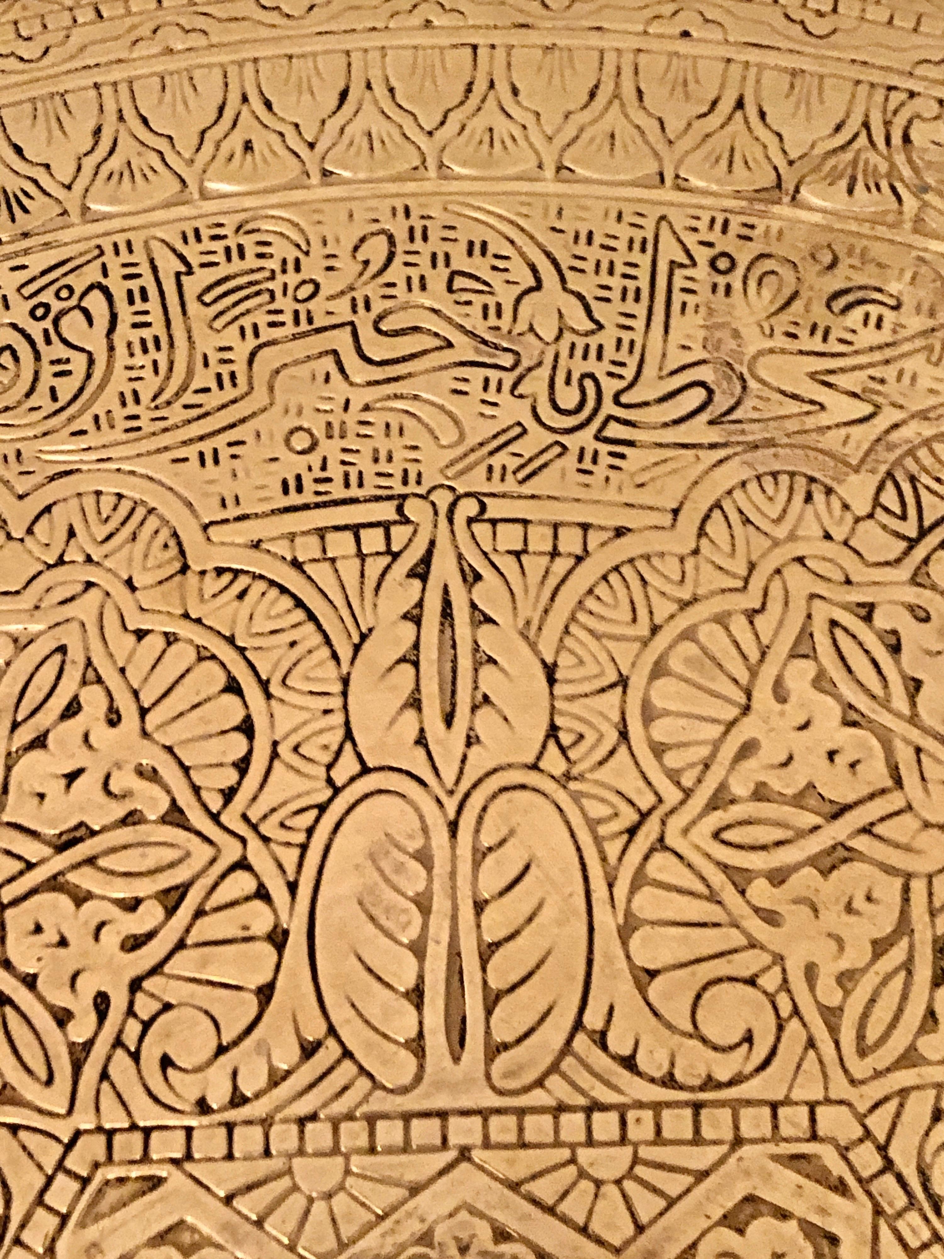 Marokkanische orientalistische maurische runde polierte Messing Seite, um 1920 im Angebot 8