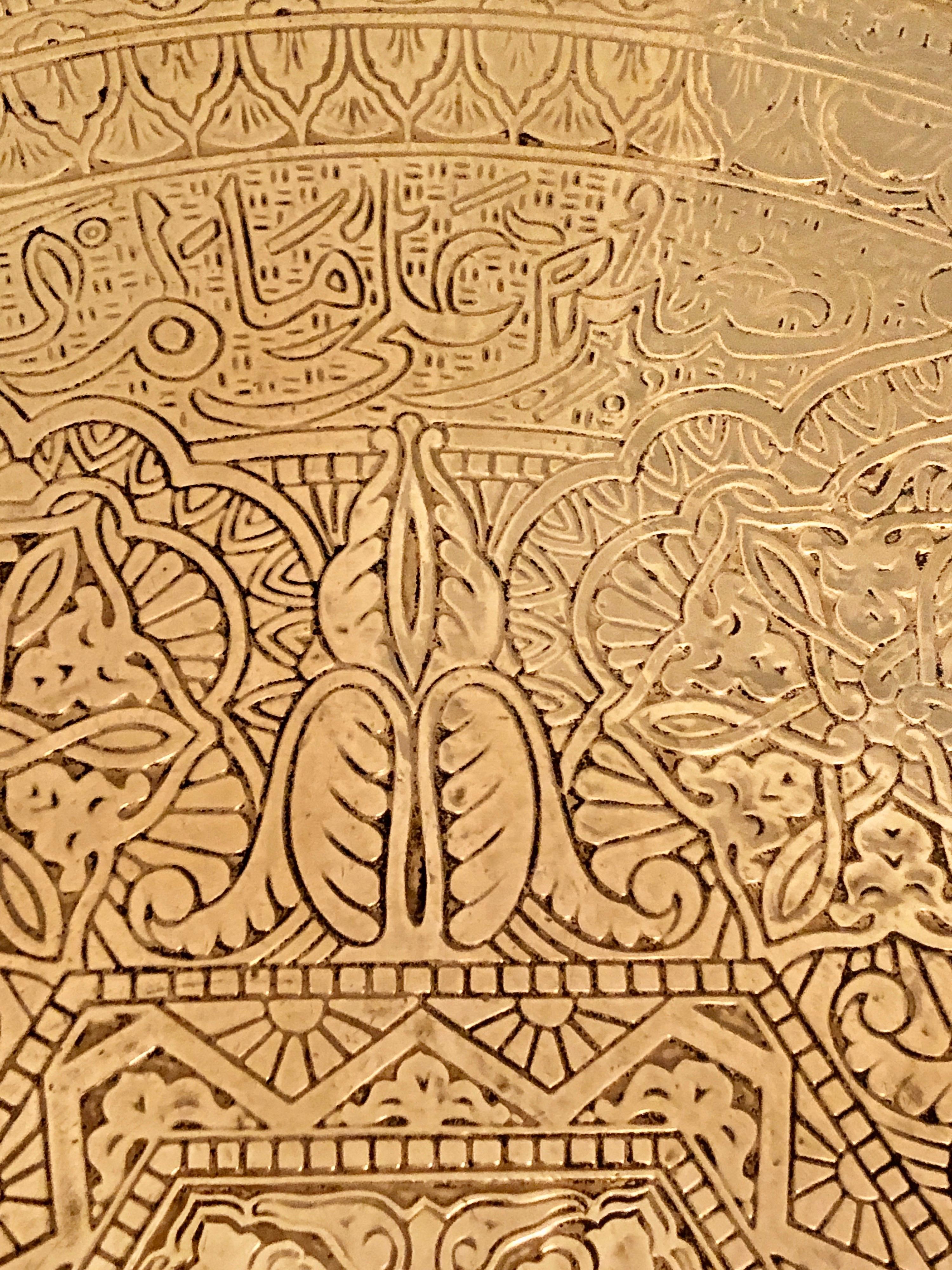 Marokkanische orientalistische maurische runde polierte Messing Seite, um 1920 im Angebot 9