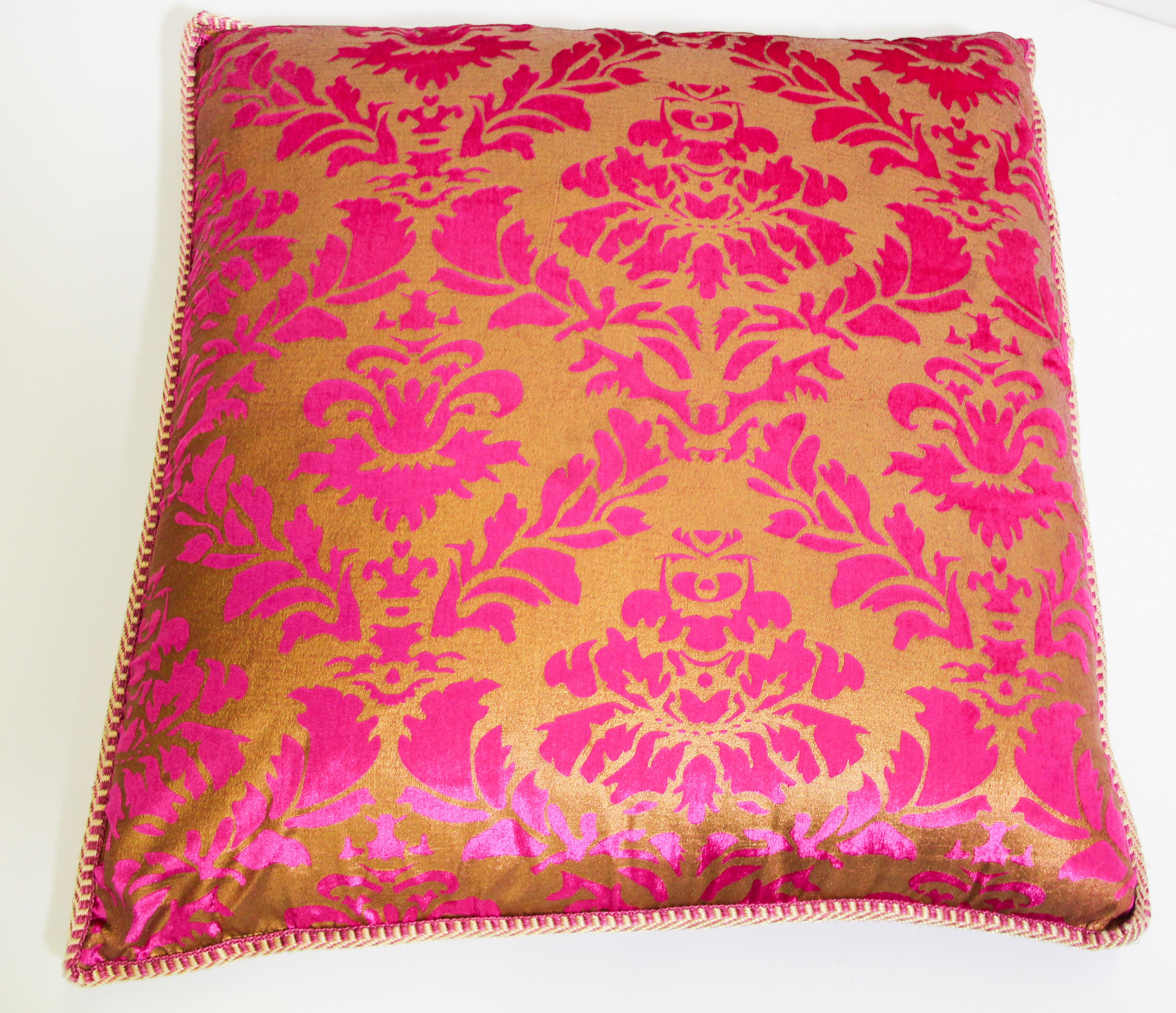Oversized silk square pink and gold floor seat pillow.
Handcrafted from silk velvet cut fabric, these Moorish style floor seat cushions are great to use in kids room or around your yoga Bohemian or Moroccan room or for your pet.
Large oversized: 24