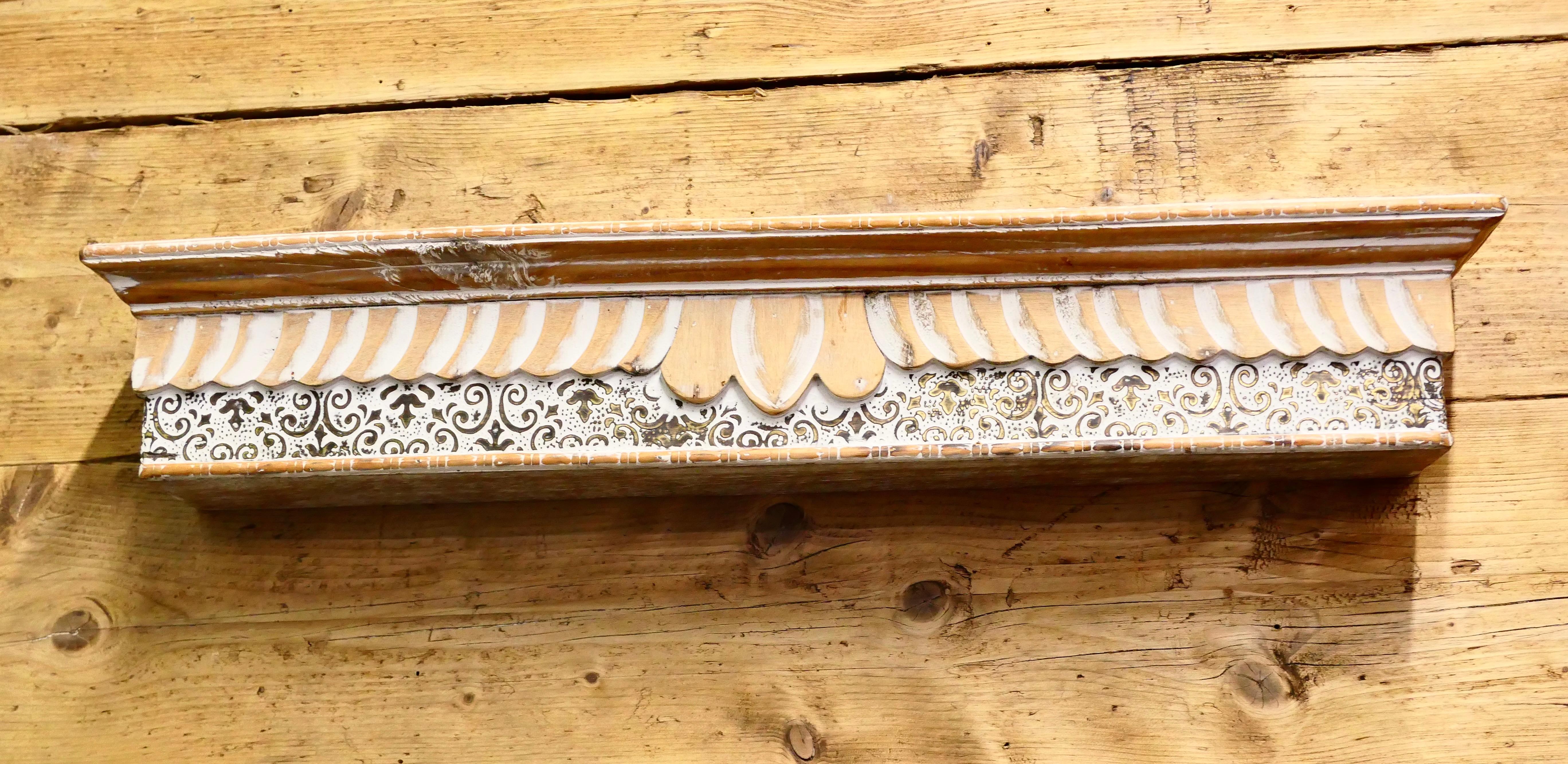 Moroccan Painted Folk Art Wall Shelf In Good Condition For Sale In Godshill, Isle of Wight
