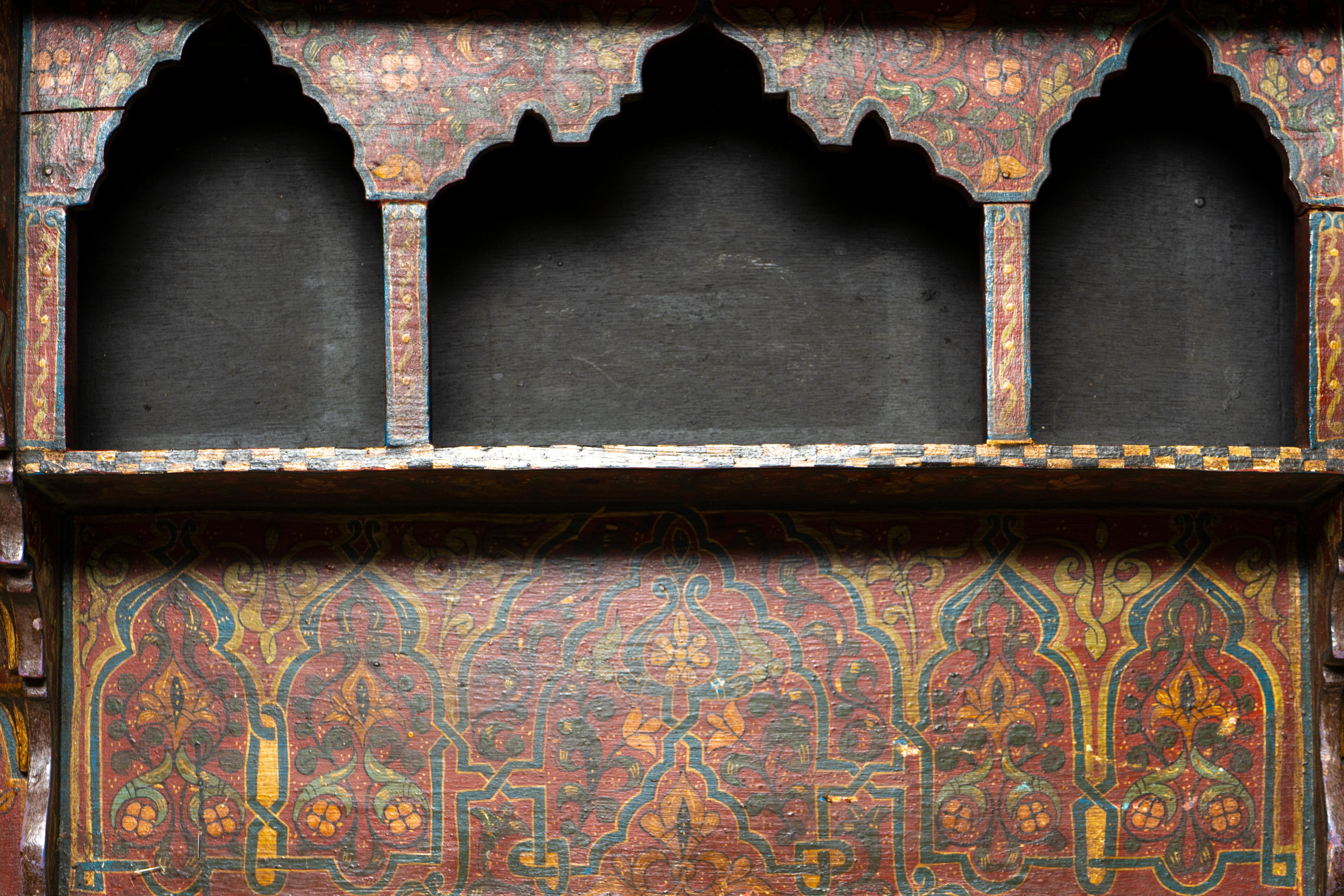 Moroccan painted wall shelf

Measures: 32