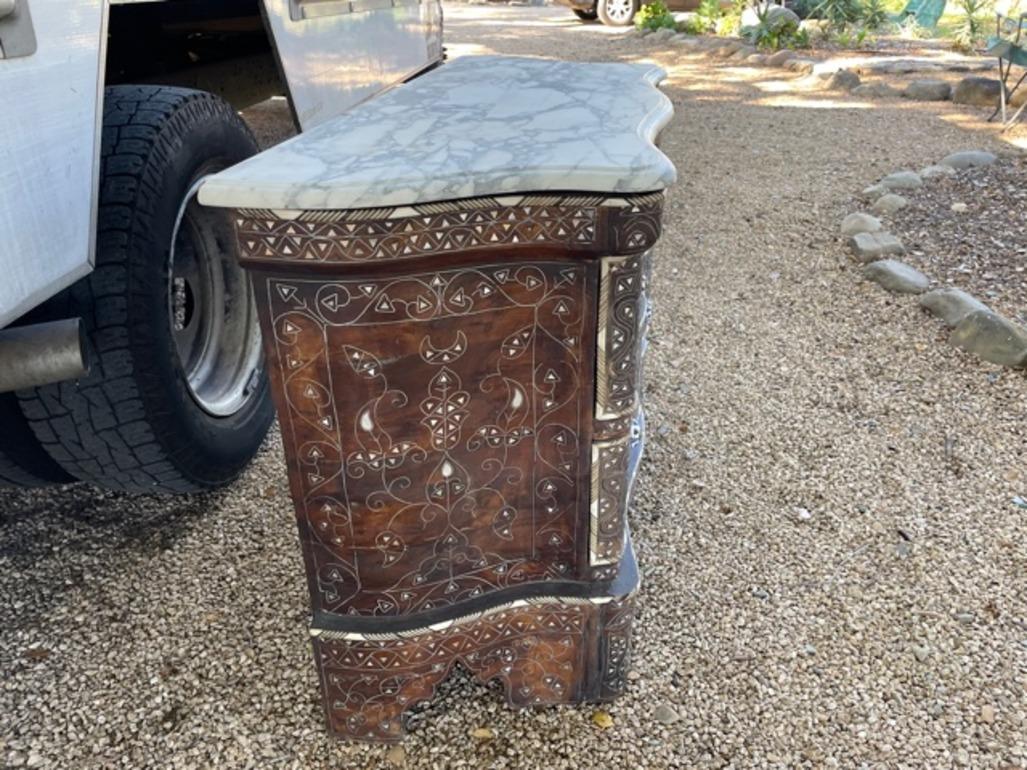 Beautiful original Moroccan pearl inlay dresser. Fantastic condition with incredible inlay details and hand painted knobs. Handcrafted in Morocco 

2 drawers.
 

  