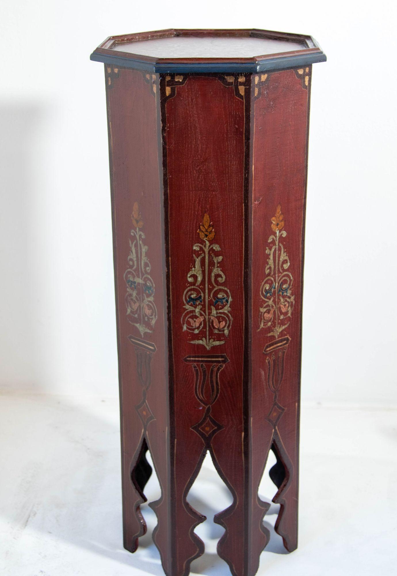 Mesa marroquí de pedestal de diseño morisco pintada a mano de forma octogonal Años 60 en venta 5