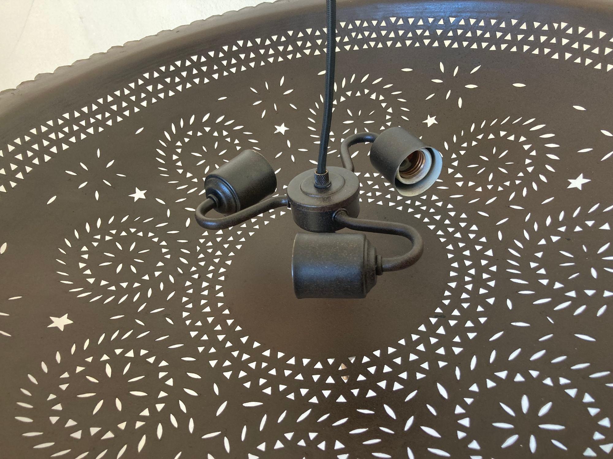 Lampadario a sospensione marocchino in metallo traforato e bronzo patinato in vendita 7