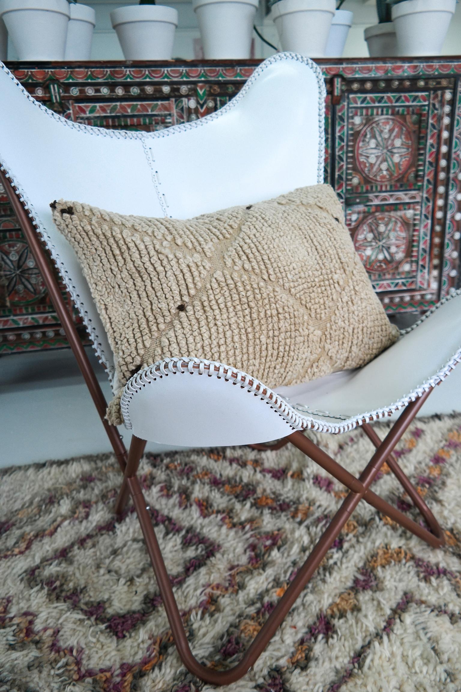 Moroccan Pillow Beni Ourain Pillow from Morocco Berber Cushion In Good Condition In Zaandam, NL