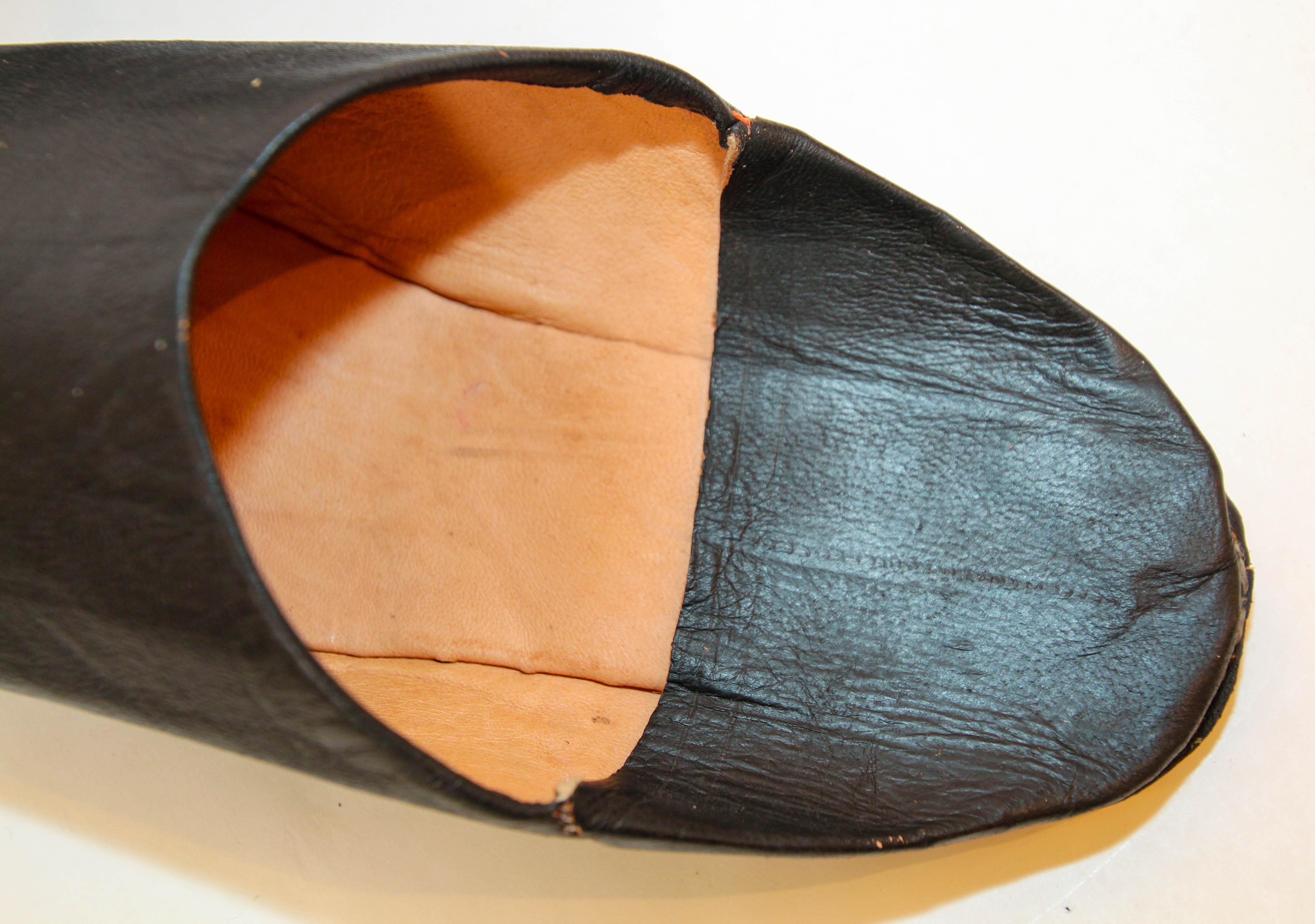Moroccan Pointed Babouche Black Leather Slippers For Sale 1
