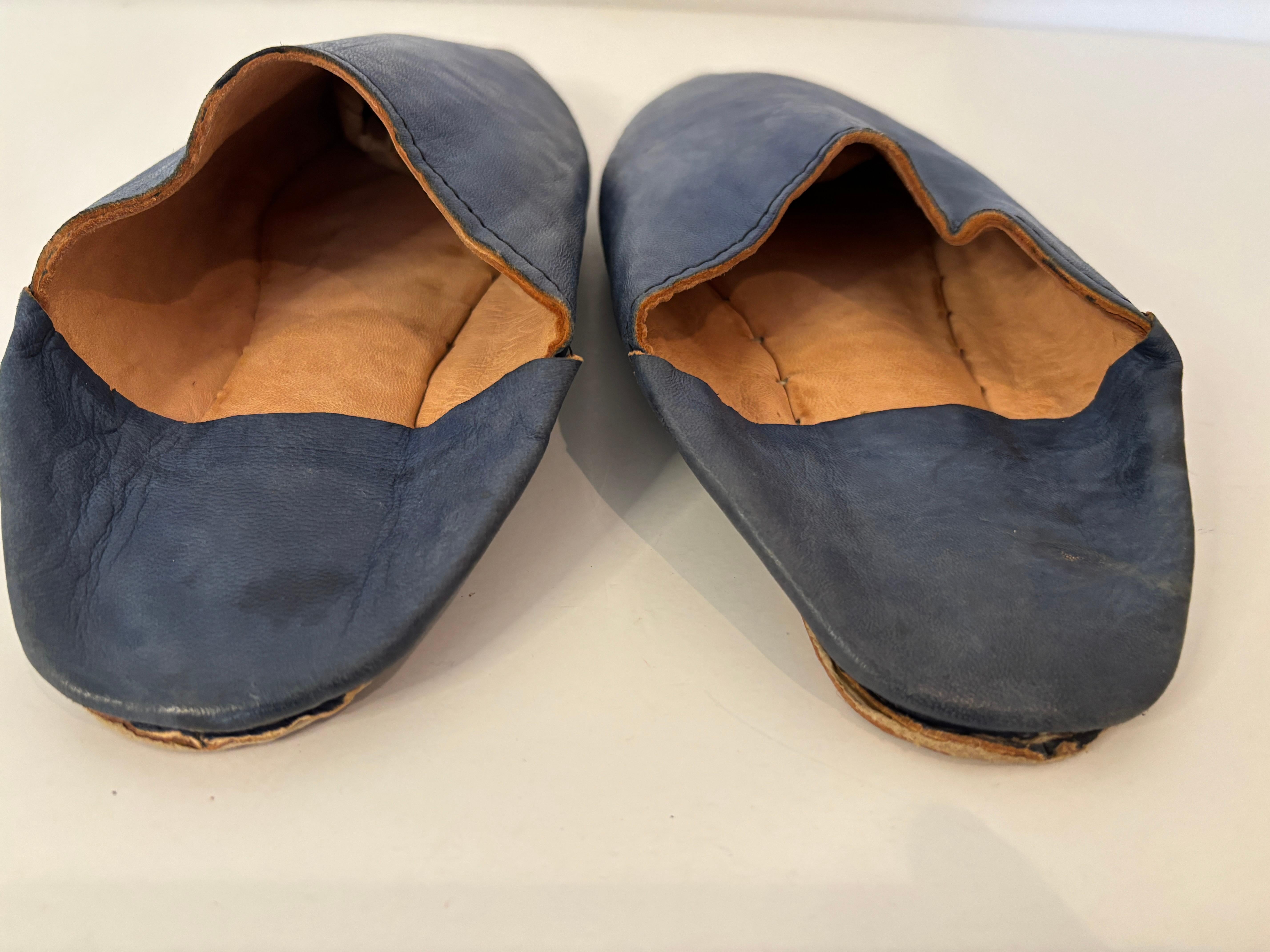 Slippers marocains Babouche en cuir bleu indigo pointu taille 9 en vente 1